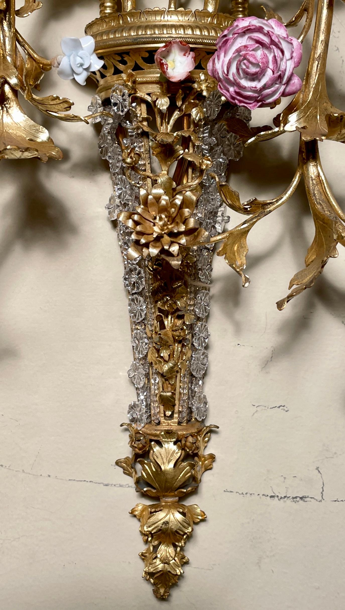 Paar antike französische Louis XVI Bronze D' Ore & Dresden Porcelain Flower Sconces 1