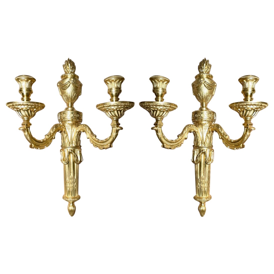 Paire d'appliques françaises anciennes Louis XVI en bronze en forme de « D », vers 1890