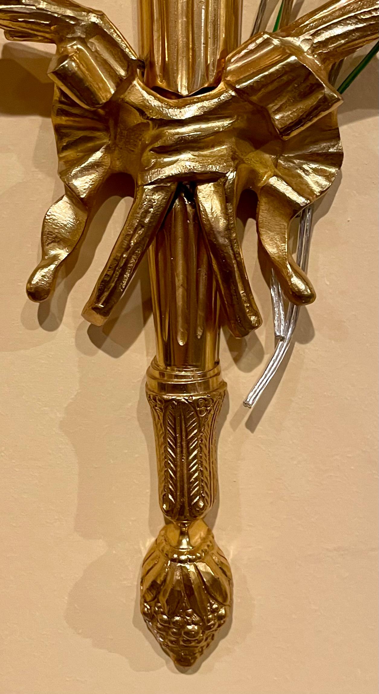 XX secolo Coppia di antiche lampade da parete a 2 luci in bronzo Luigi XVI, circa 1900