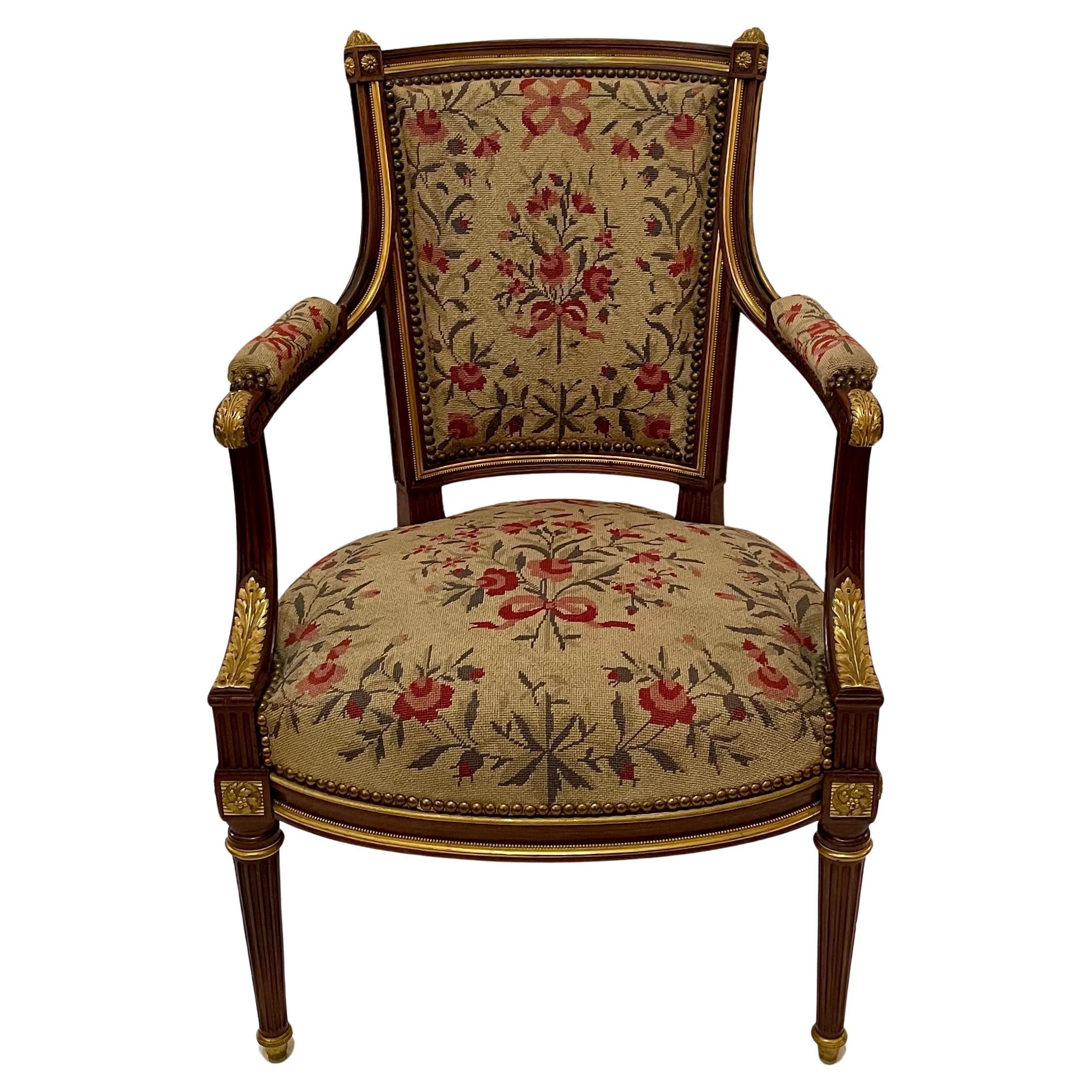 Francese Coppia di poltrone francesi Luigi XVI con montatura in bronzo, CIRCA 1890. in vendita