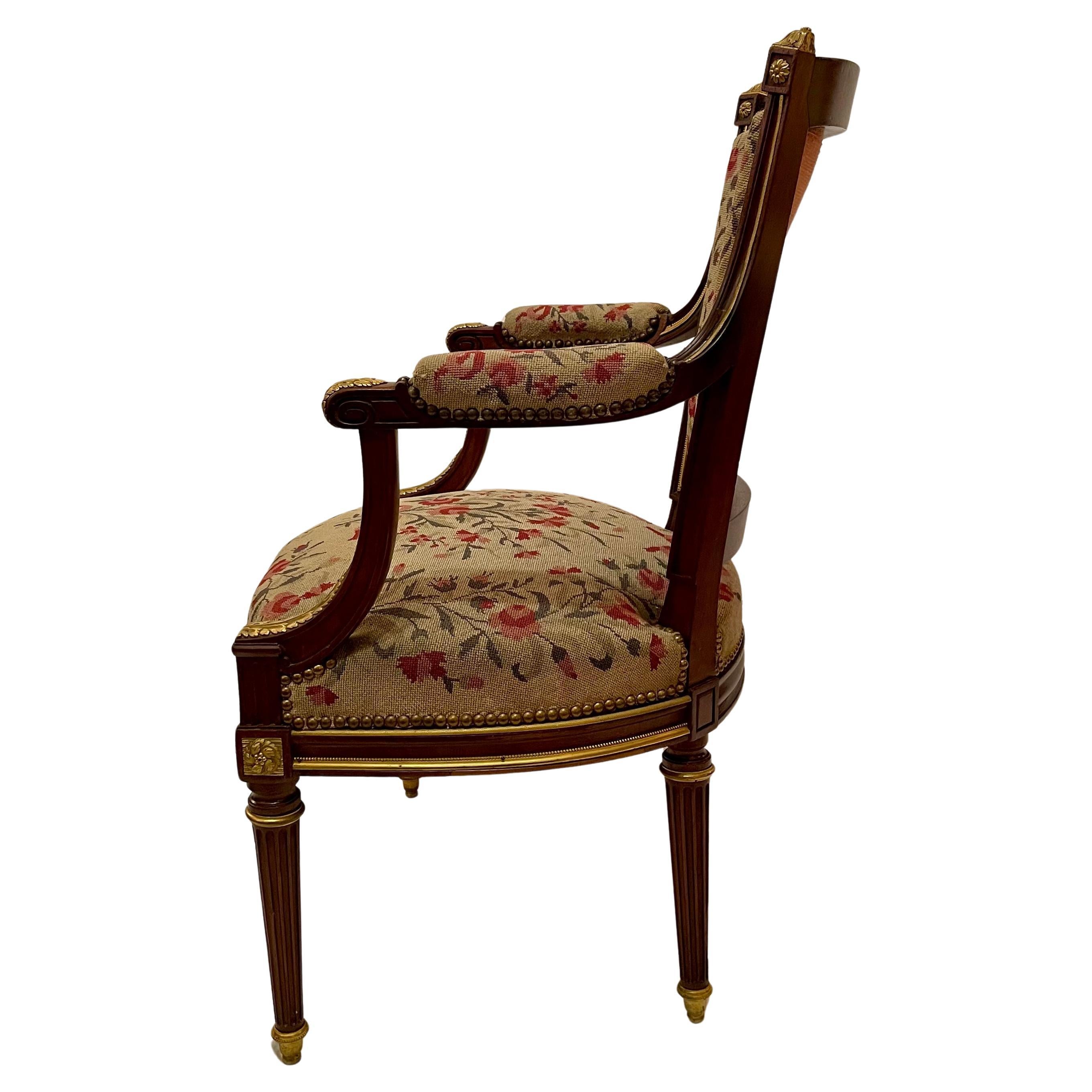 Coppia di poltrone francesi Luigi XVI con montatura in bronzo, CIRCA 1890. in vendita 1
