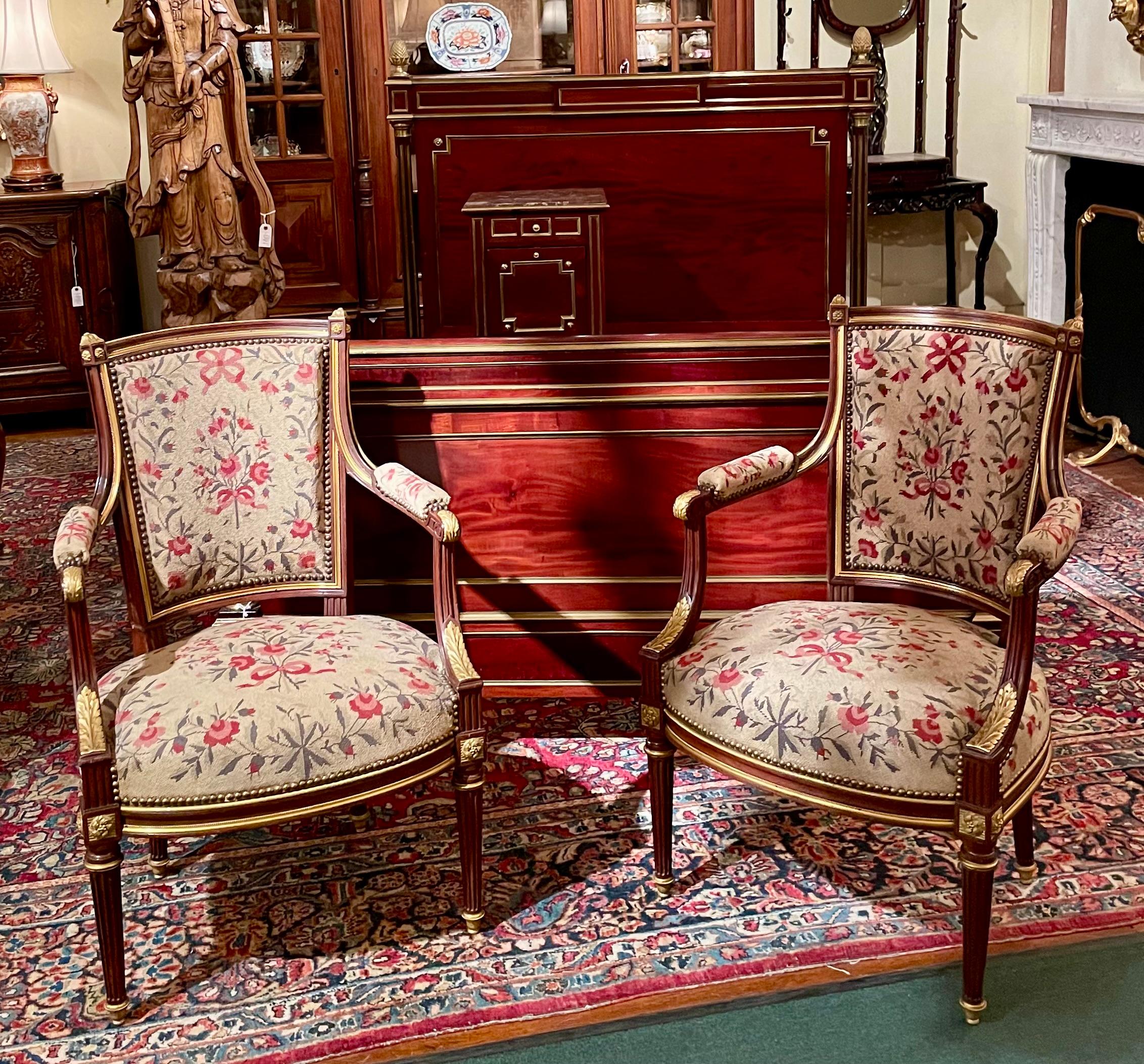 Coppia di poltrone francesi Luigi XVI con montatura in bronzo, CIRCA 1890. in vendita 2