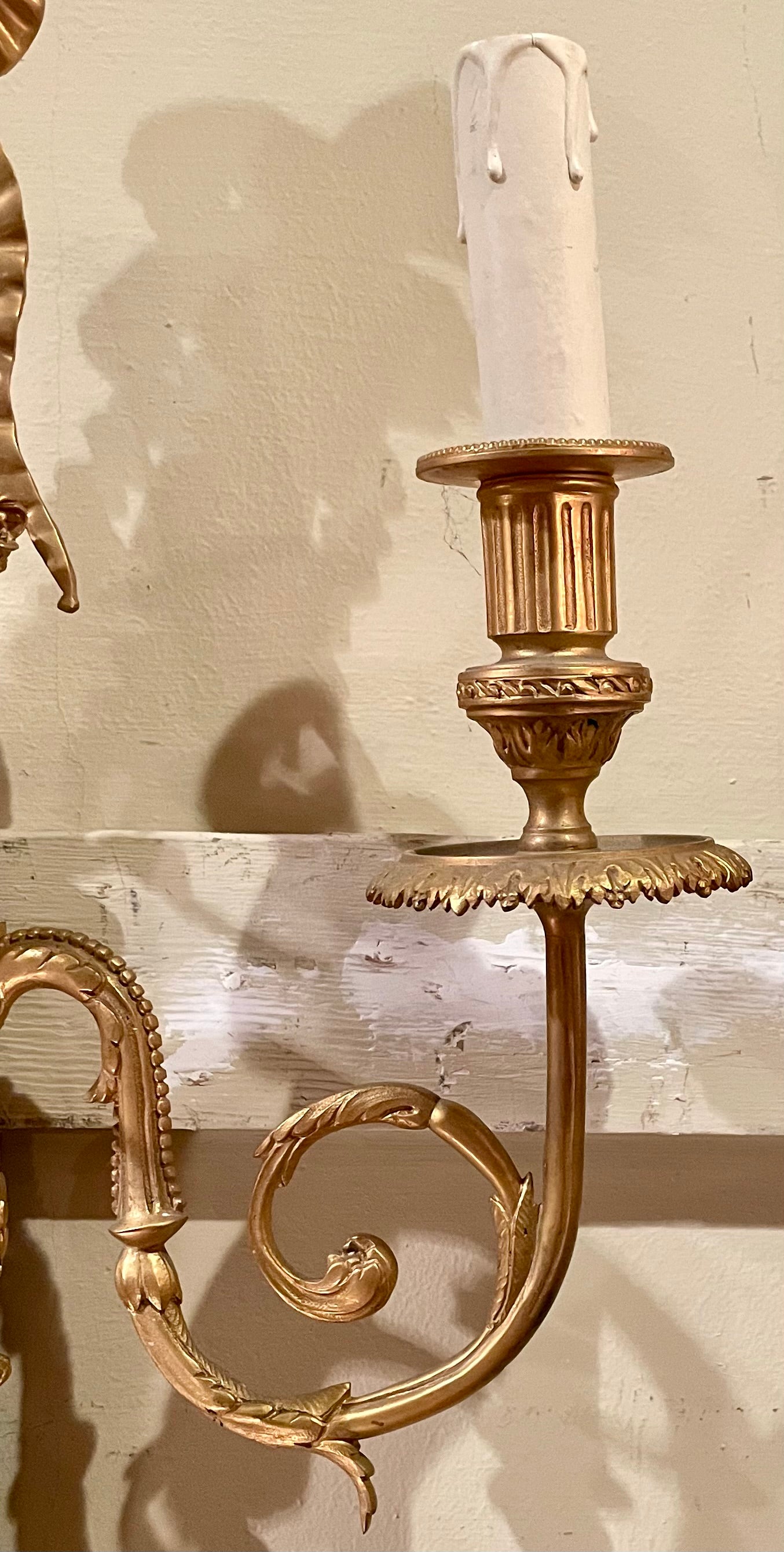 XIX secolo Coppia di antiche lampade da parete in bronzo Luigi XVI, CIRCA 1890. in vendita