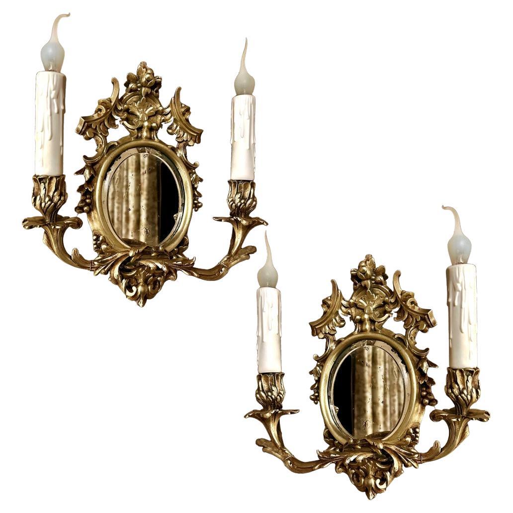 Paar antike französische Louis-XVI.-Wandleuchter aus Bronze