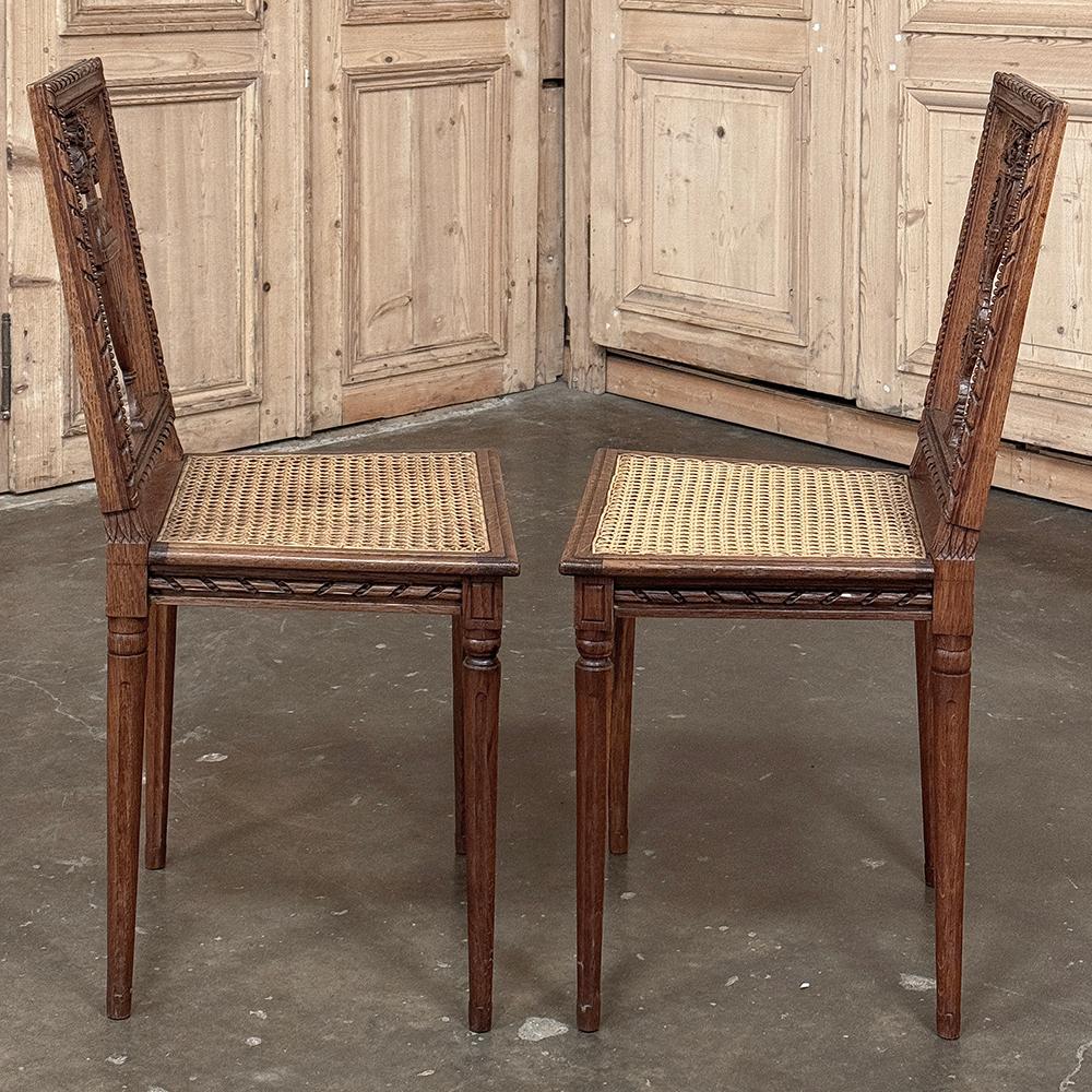 Paar antike französische Louis XVI Beistellstühle mit Kanapees (Gehstock) im Angebot