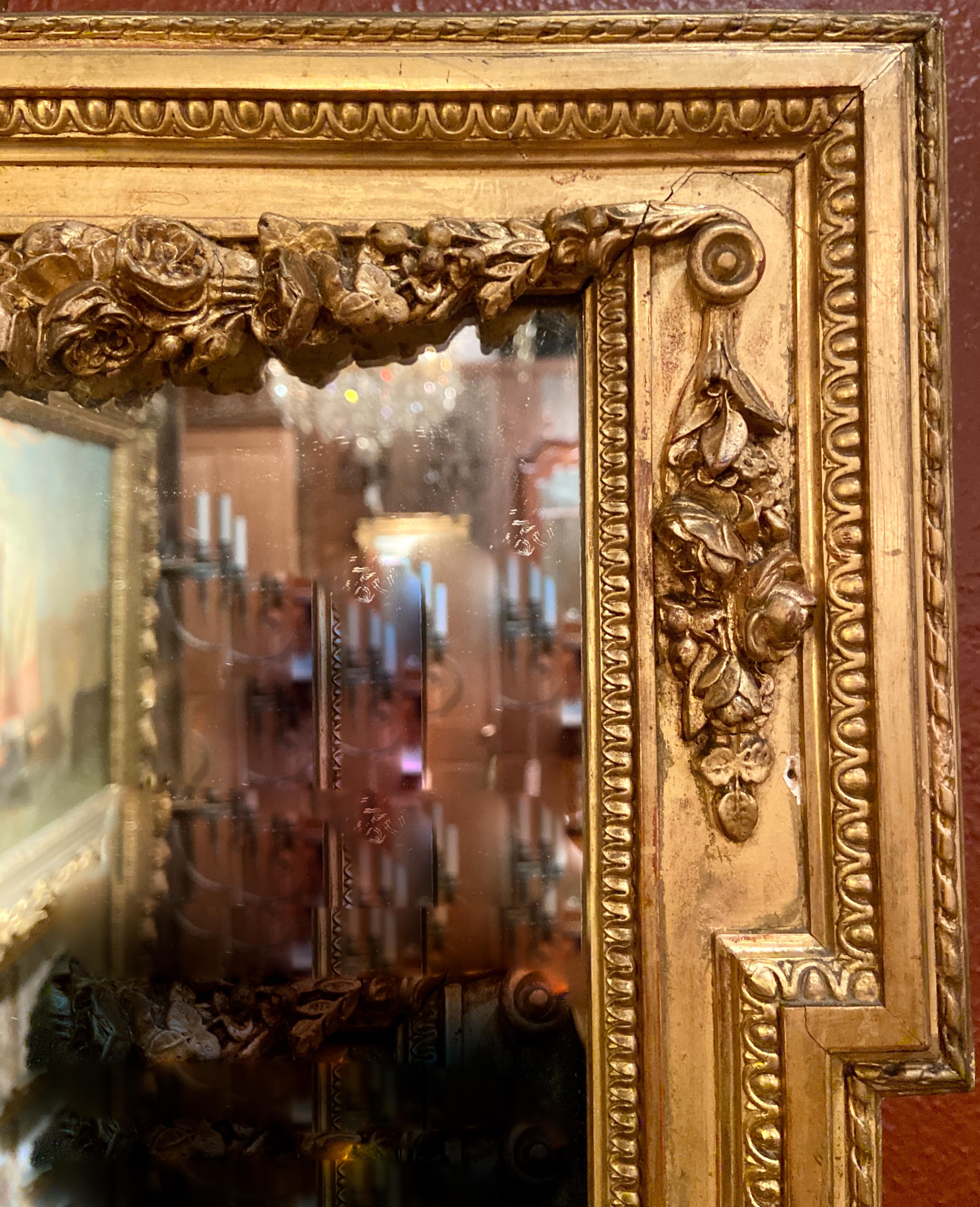 Paire d'Antiques Miroirs Louis XVI en bois sculpté et doré, vers 1890 Bon état - En vente à New Orleans, LA