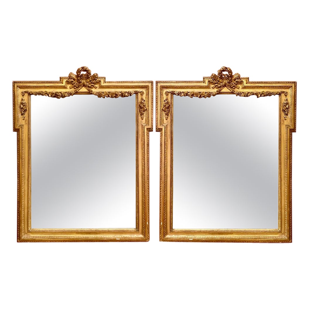 Paire d'Antiques Miroirs Louis XVI en bois sculpté et doré, vers 1890