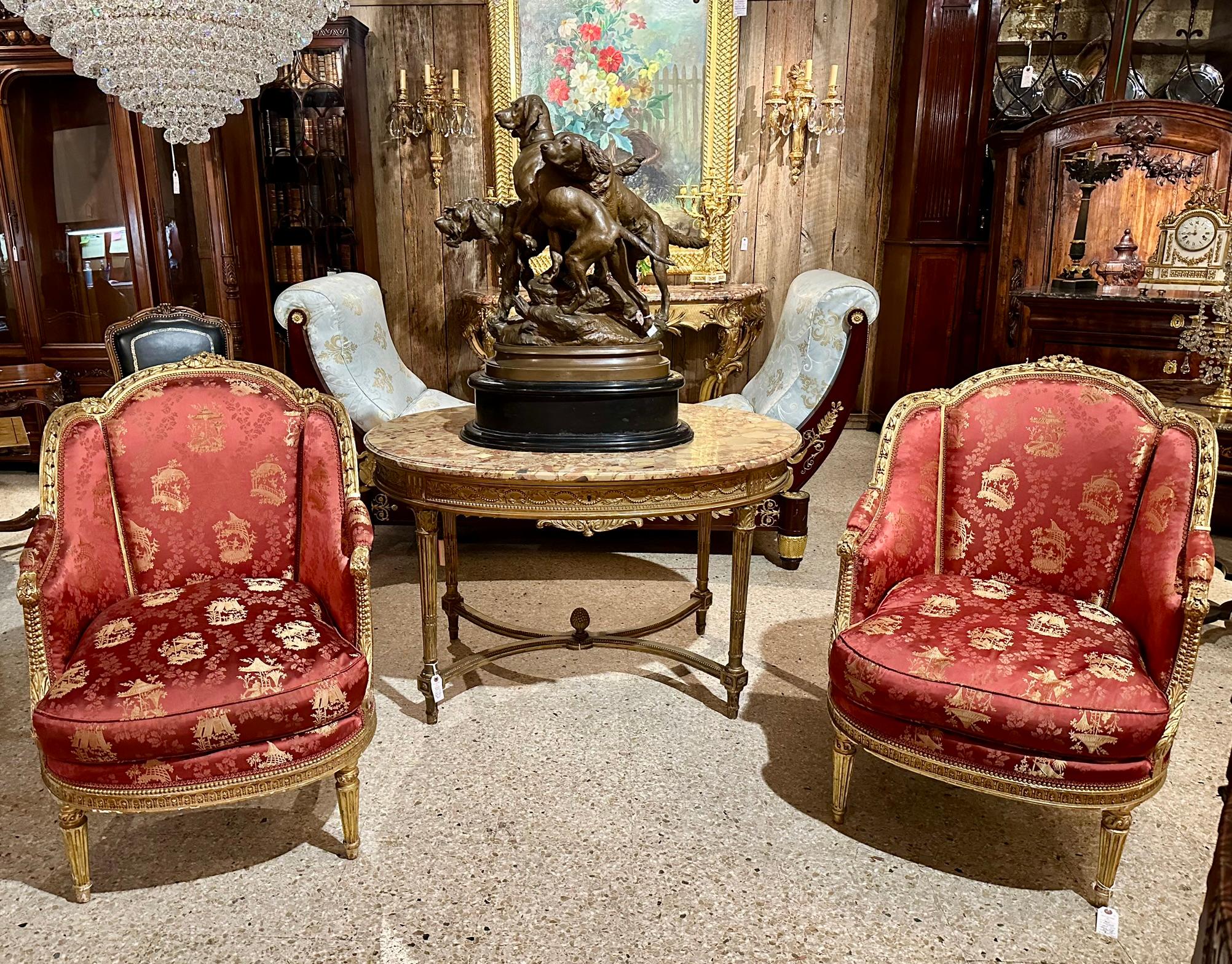 Paire d'anciennes bergères françaises Louis XVI à feuilles d'or, vers 1880. en vente 1
