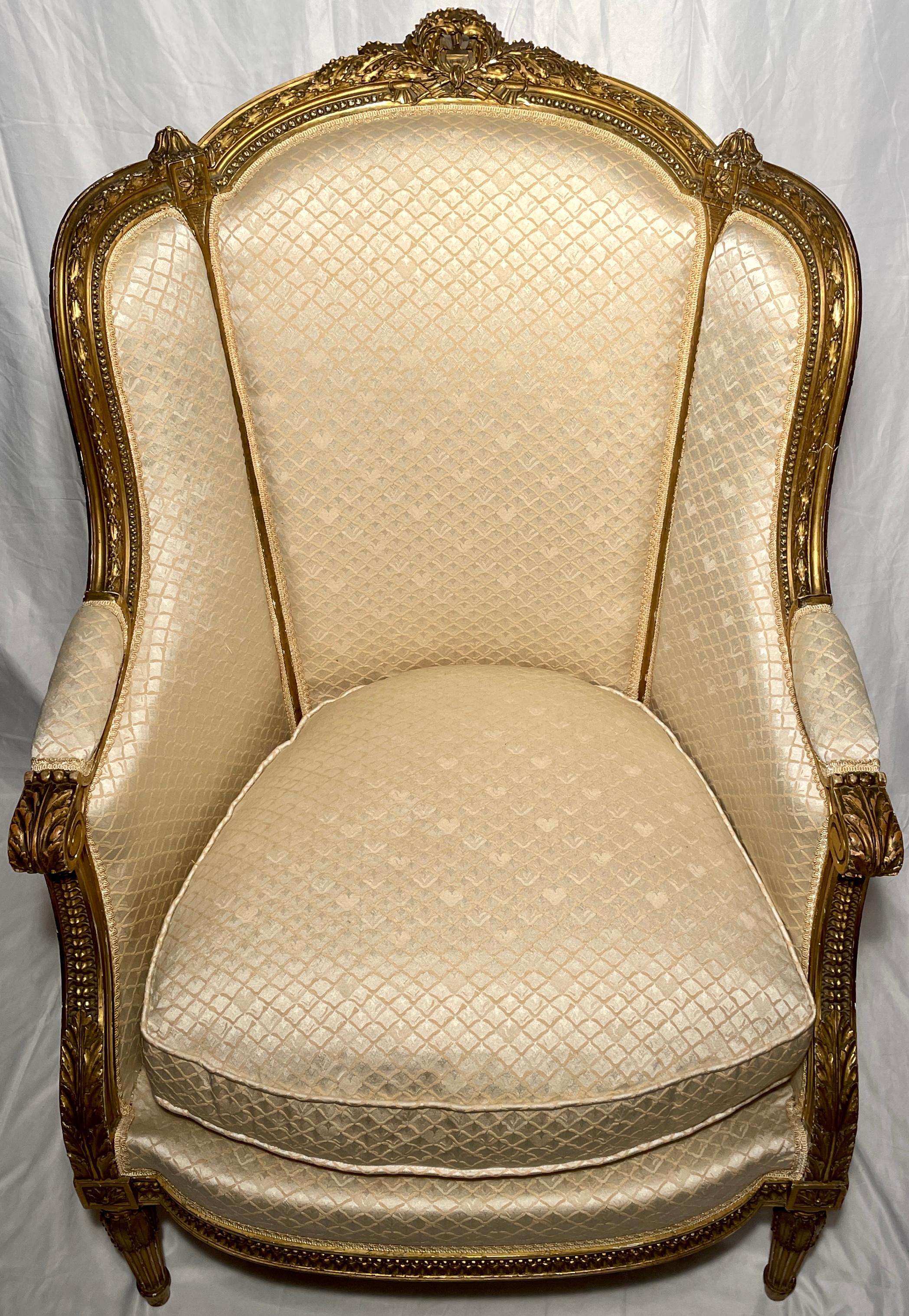 Paire de Fauteuils / Fauteuils Français Antique Louis XVI en Feuilles d'Or, vers 1865-1875 Bon état - En vente à New Orleans, LA
