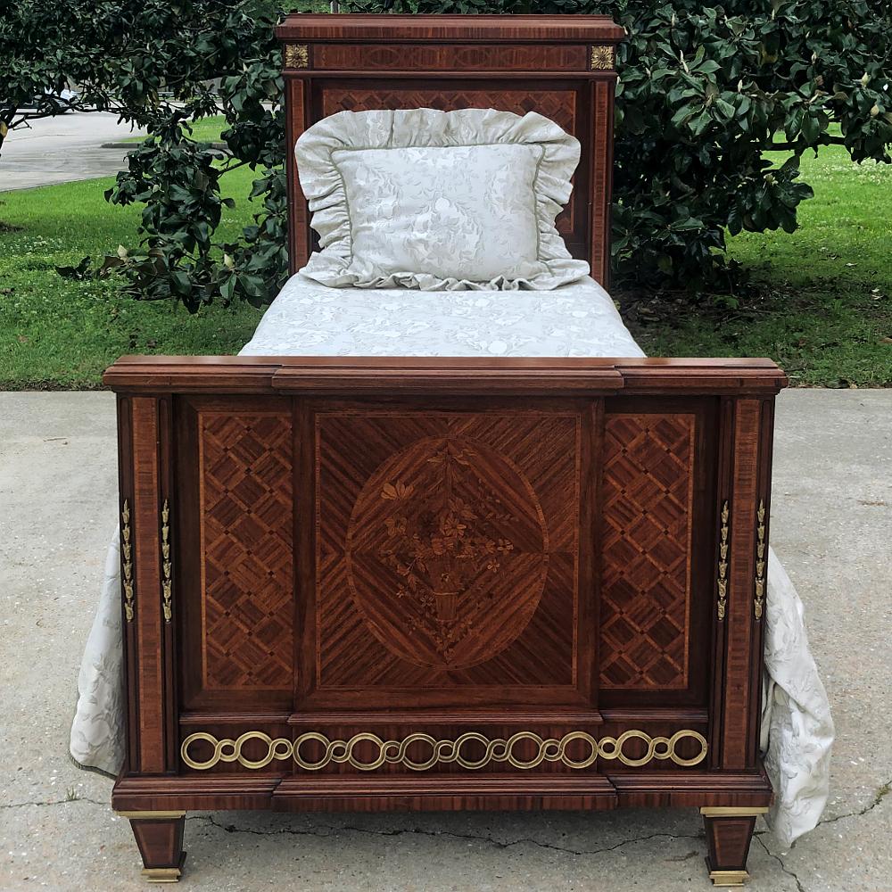 Pair of Antique French Louis XVI Mahogany Marquetry Twin Beds with Bronze Ormolu In Good Condition For Sale In Dallas, TX