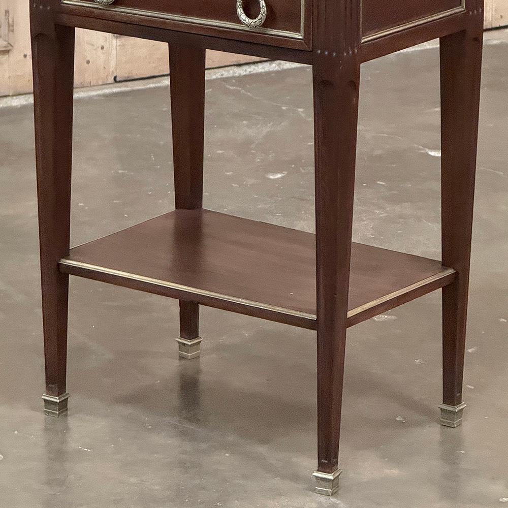 Paire d'anciennes tables d'appoint néoclassiques Louis XVI françaises avec marbre de Carrare en vente 3