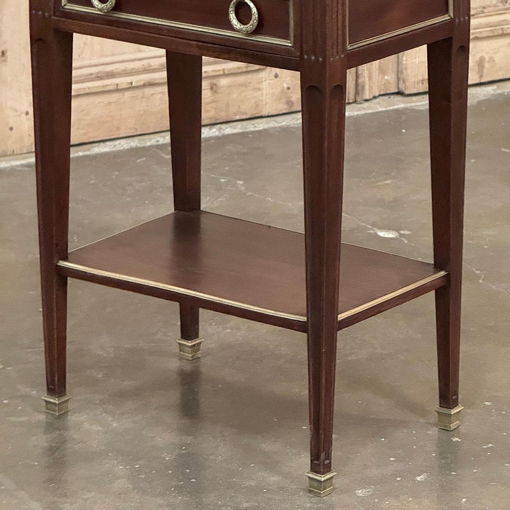 Paire d'anciennes tables d'appoint néoclassiques Louis XVI françaises avec marbre de Carrare en vente 7