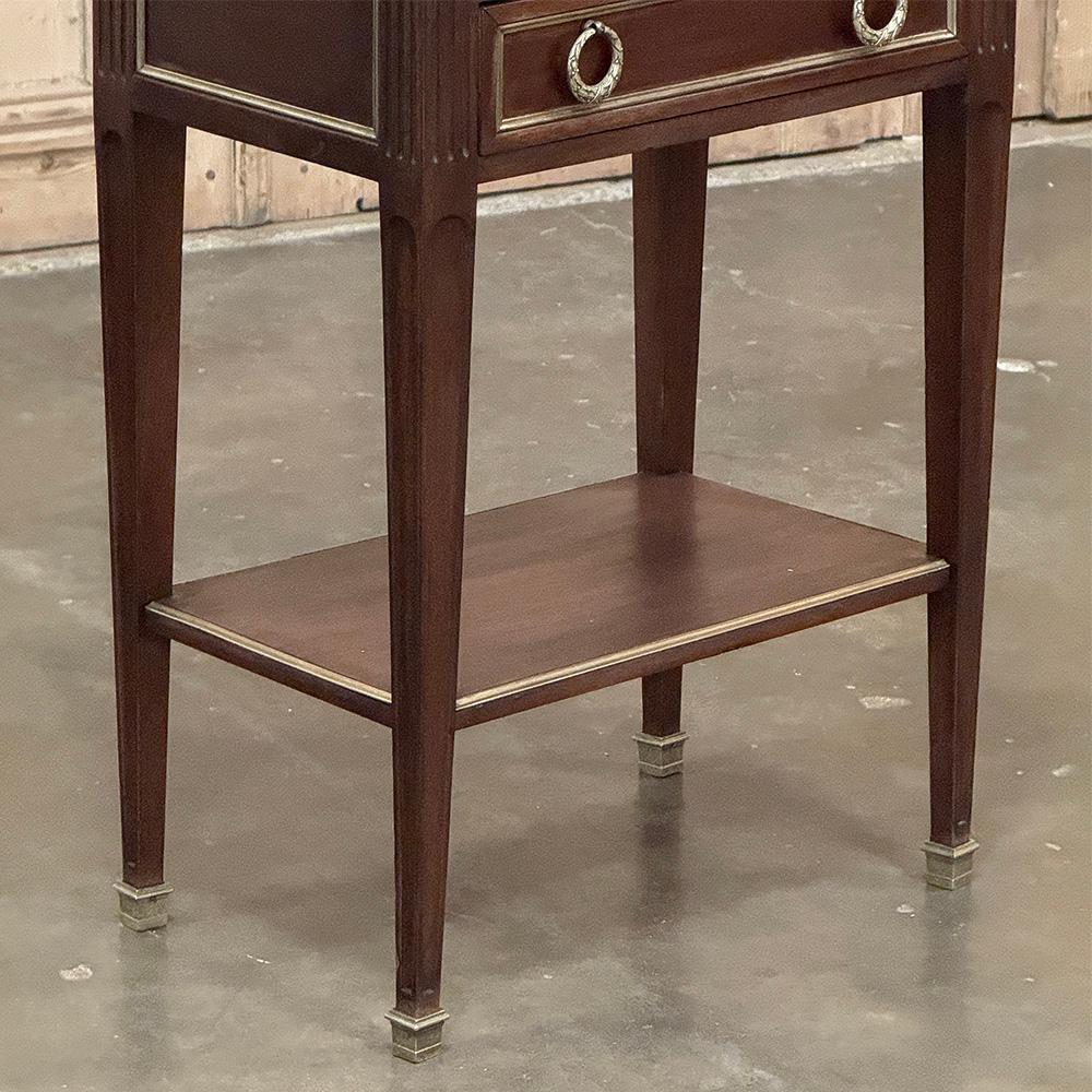 Paire d'anciennes tables d'appoint néoclassiques Louis XVI françaises avec marbre de Carrare en vente 1
