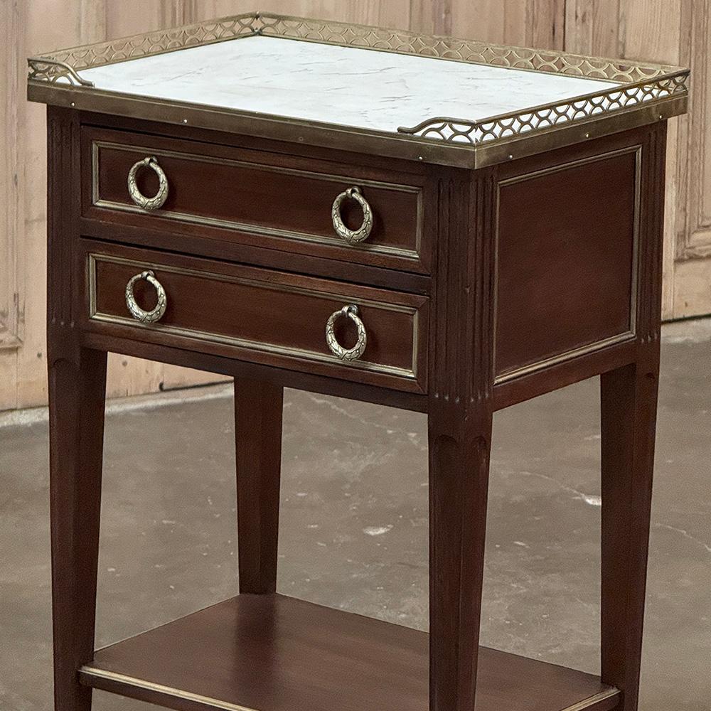 Paire d'anciennes tables d'appoint néoclassiques Louis XVI françaises avec marbre de Carrare en vente 2