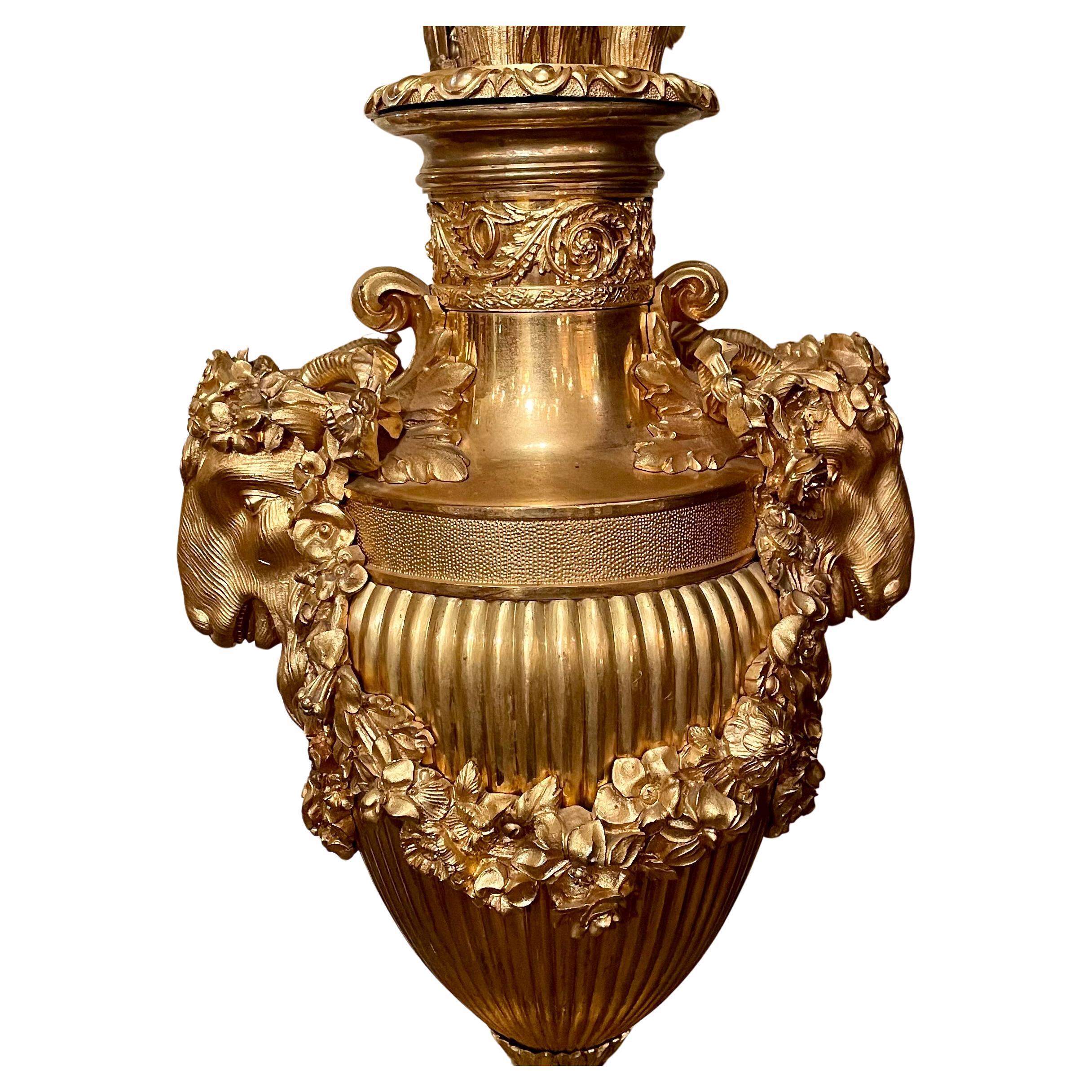 Coppia di candelabri antichi francesi in stile Luigi XVI, circa 1840. In condizioni buone in vendita a New Orleans, LA
