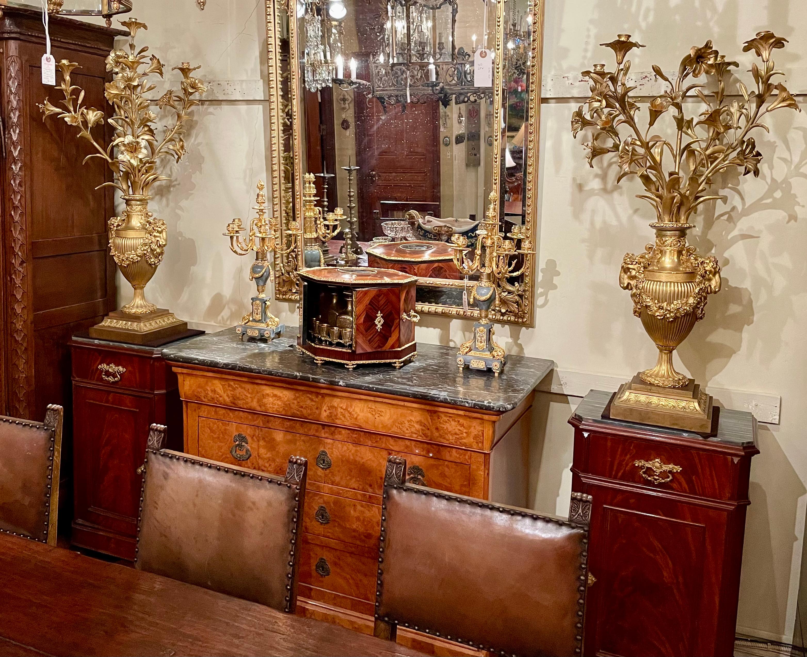 Coppia di candelabri antichi francesi in stile Luigi XVI, circa 1840. in vendita 2