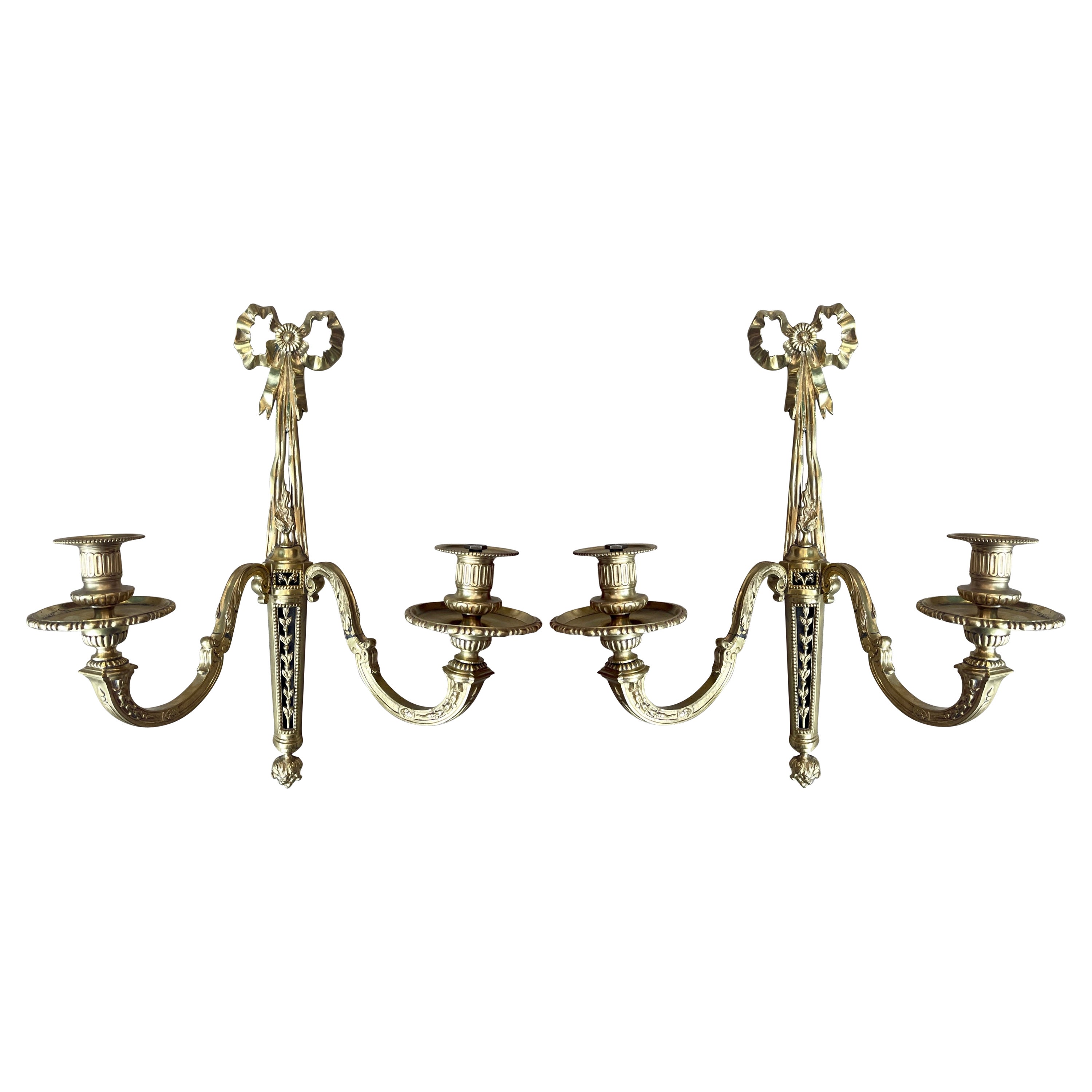 Paire d'appliques françaises anciennes en ormolu de style Louis XVI, circa 1890