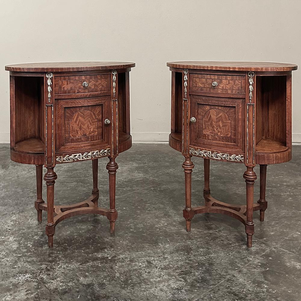 Pair Antique French Louis XVI Oval Marquetry Nightstands ~ End Tables In Good Condition For Sale In Dallas, TX