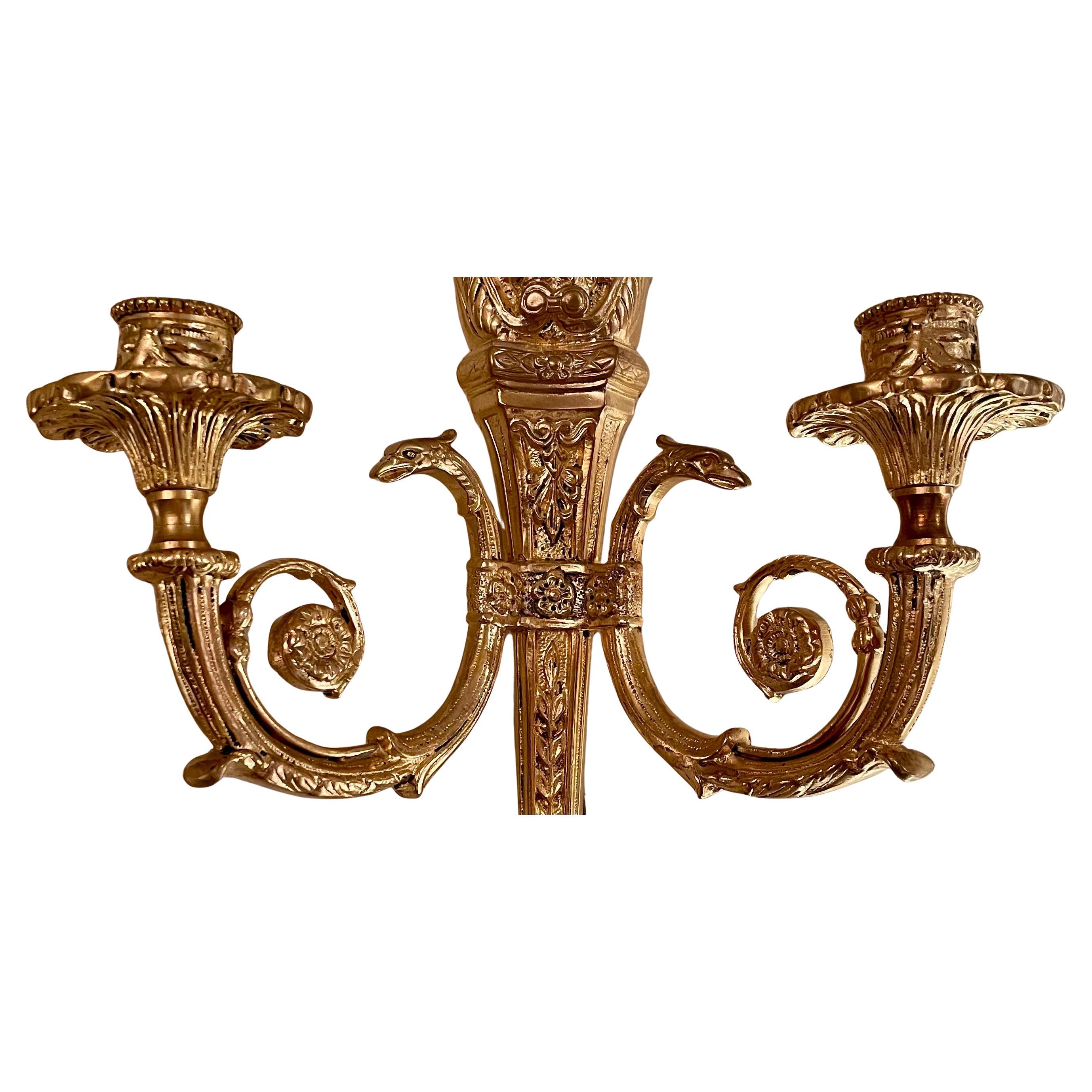 Paire d'appliques à 2 lumières en bronze doré de style Louis XVI, Circa 1900. en vente 1