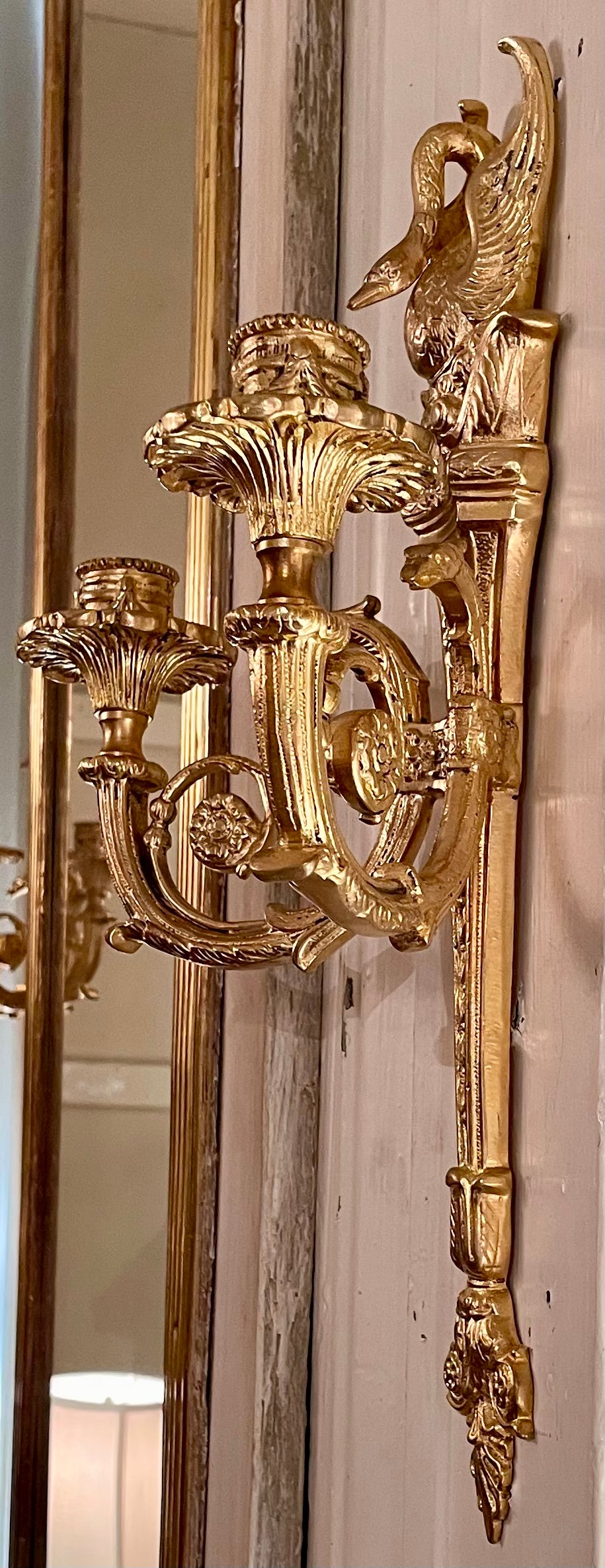 Paire d'appliques à 2 lumières en bronze doré de style Louis XVI, Circa 1900. en vente 3