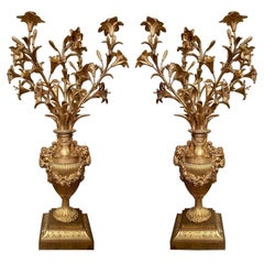 Pareja de Antiguos Candelabros Franceses de Ormolu Estilo Luis XVI, Circa 1840.