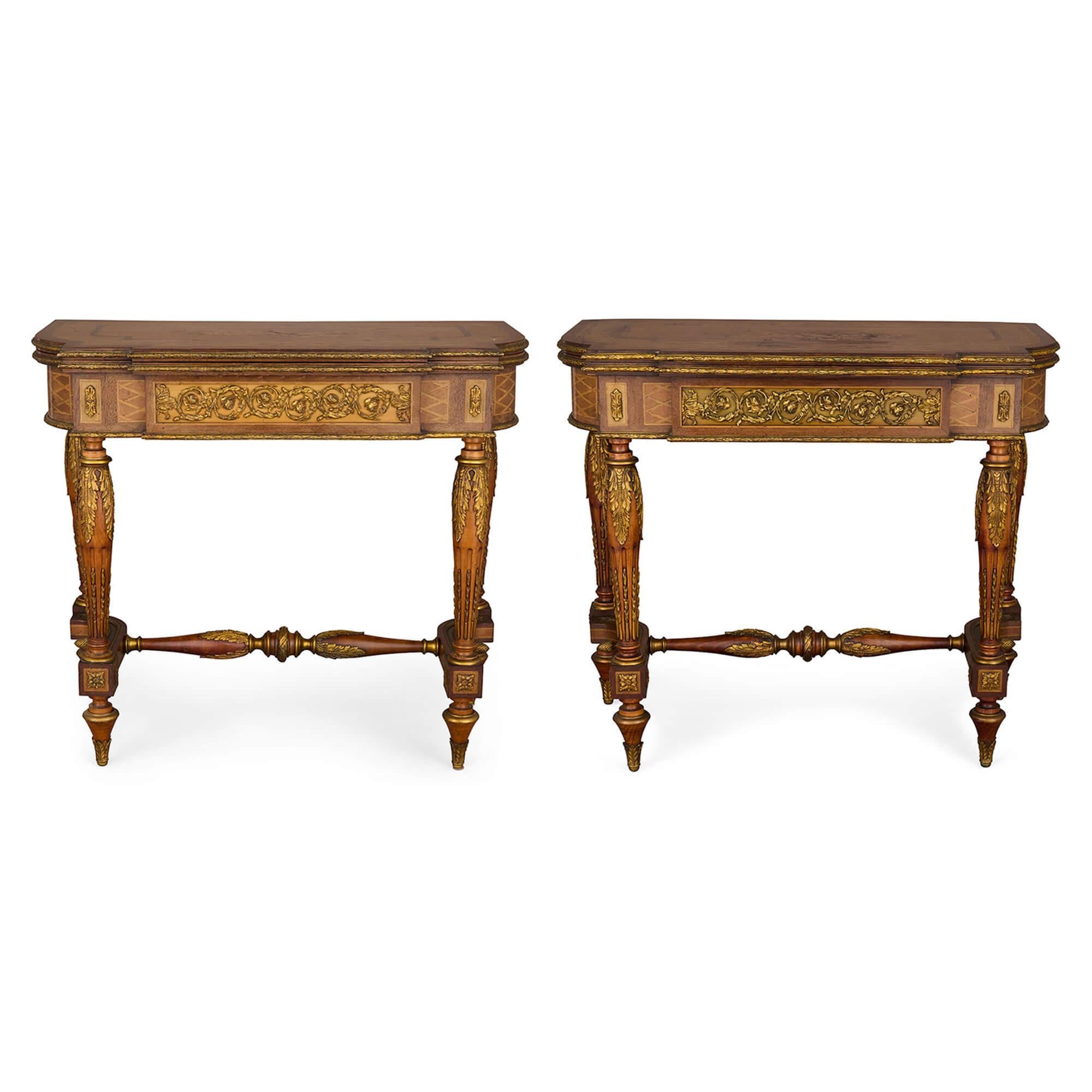 Pareja de Mesas de Juego Antiguas Francesas de Marquetería y Parquetería Ormolu
Francés, finales del siglo XIX 
Altura 78 cm, anchura 90 cm, profundidad 40 cm


Esta elegante pareja de mesas de juego antiguas francesas data del siglo XIX y demuestra