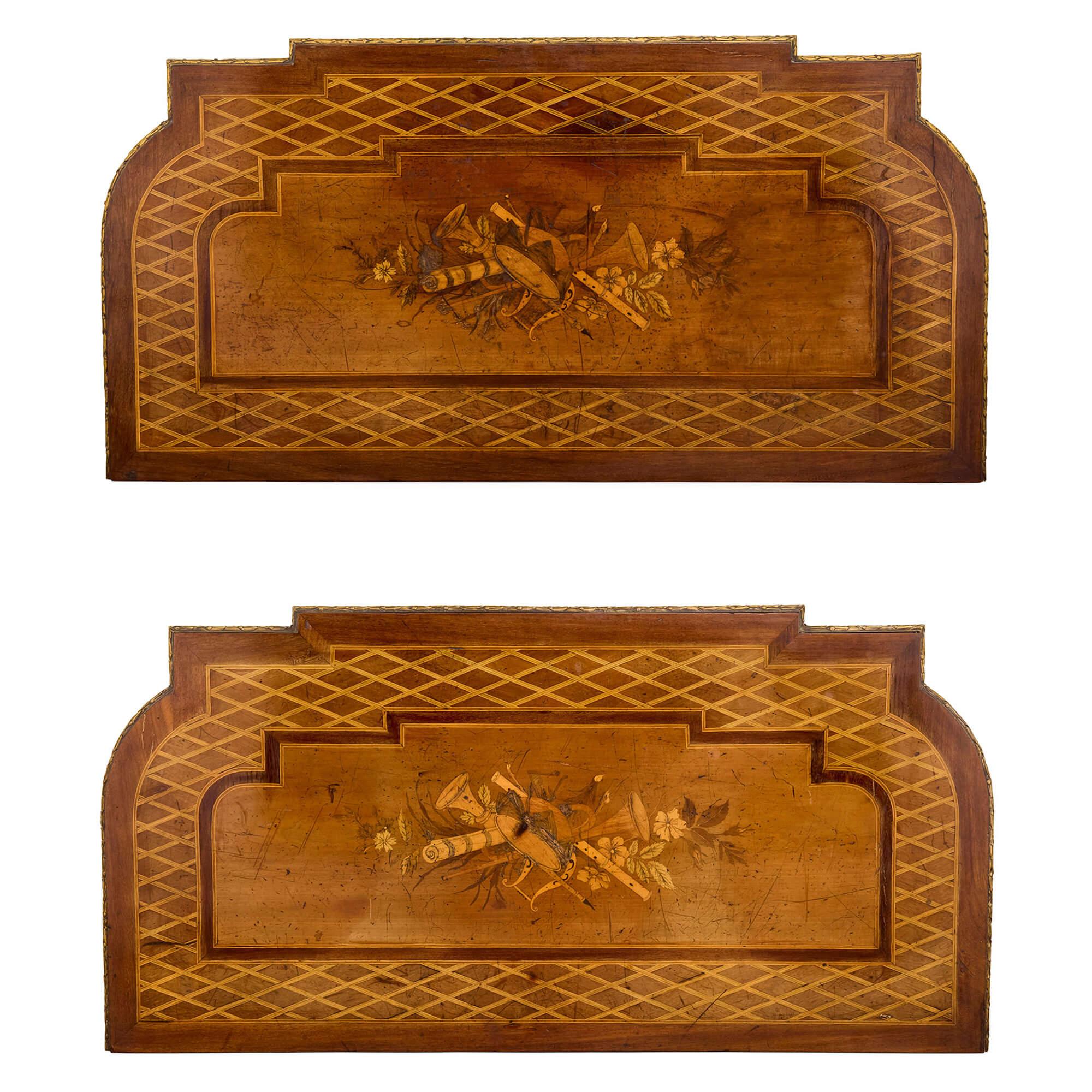 Pareja de Mesas de Juego Antiguas Francesas de Marquetería y Parquetería Ormolu siglo XIX en venta