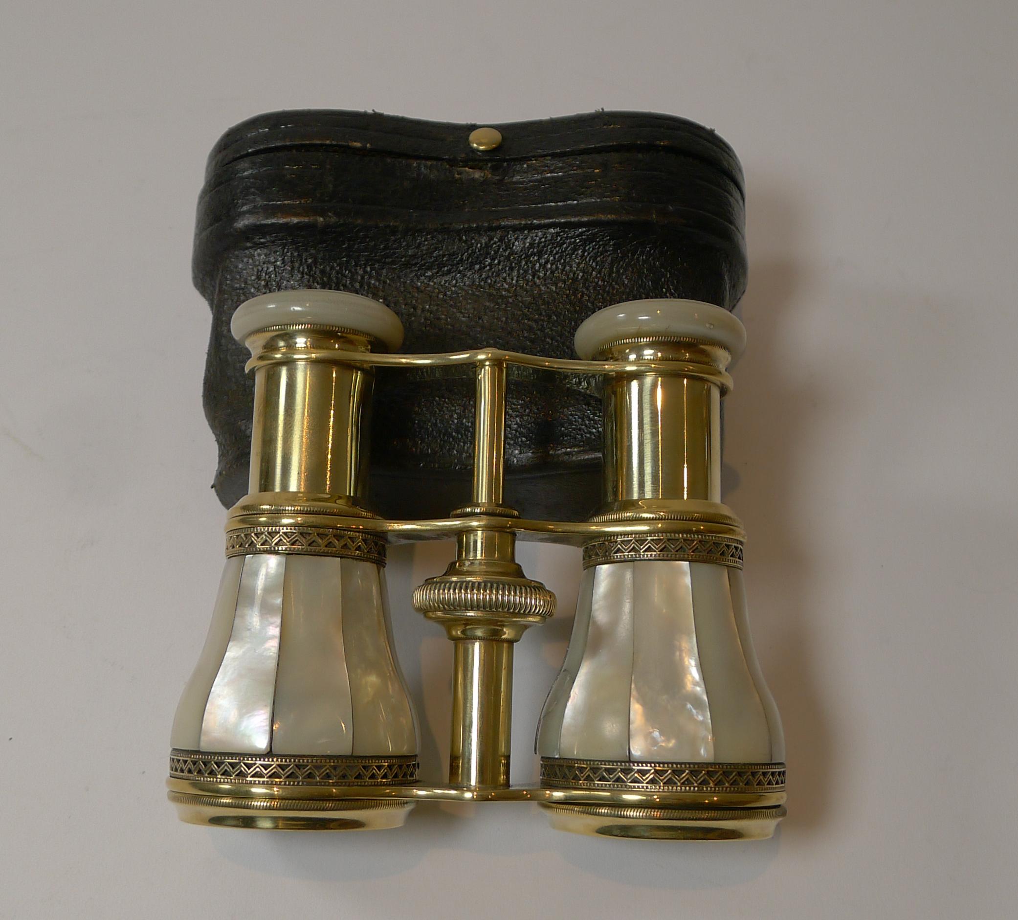 A rather unusual pair of antique opera glasses, perfect for the theatre and in full working order. Unusual with the decorative filigree detail.

They are clad in Mother of Pearl or Nacre shell with it's iridescent qualities.

Dating to c.1900