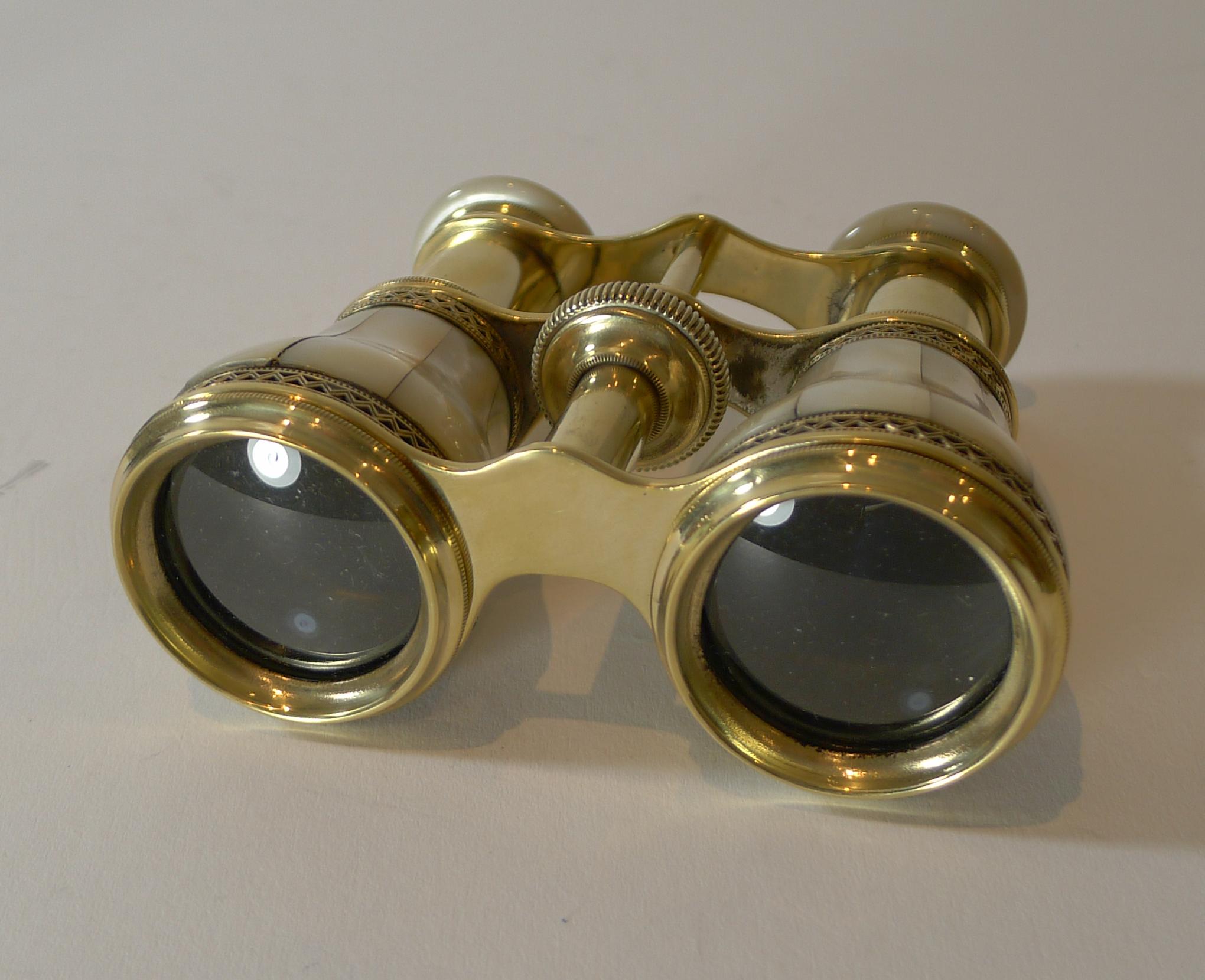 Pair Antique French Mother of Pearl Opera Glasses, c.1900 In Good Condition In Bath, GB