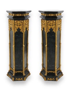Paar antike französische Napoleon III.-Marmorsockel, ebonisiert / vergoldet, Holz