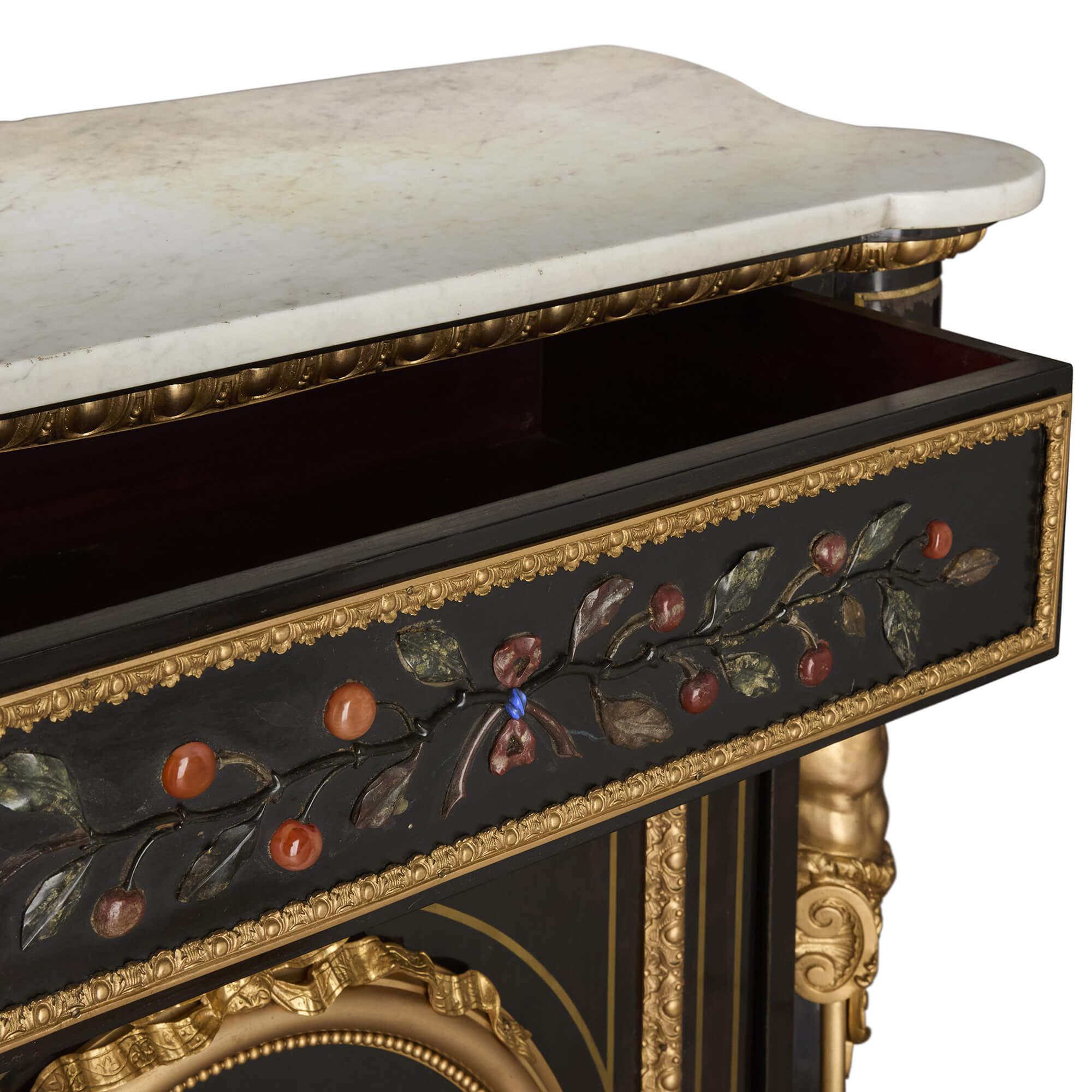 Paar Antique French Napoleon III Marmor Pietra Dura Ebonised Wood Ormolu Kabinett (Geschnitzt) im Angebot