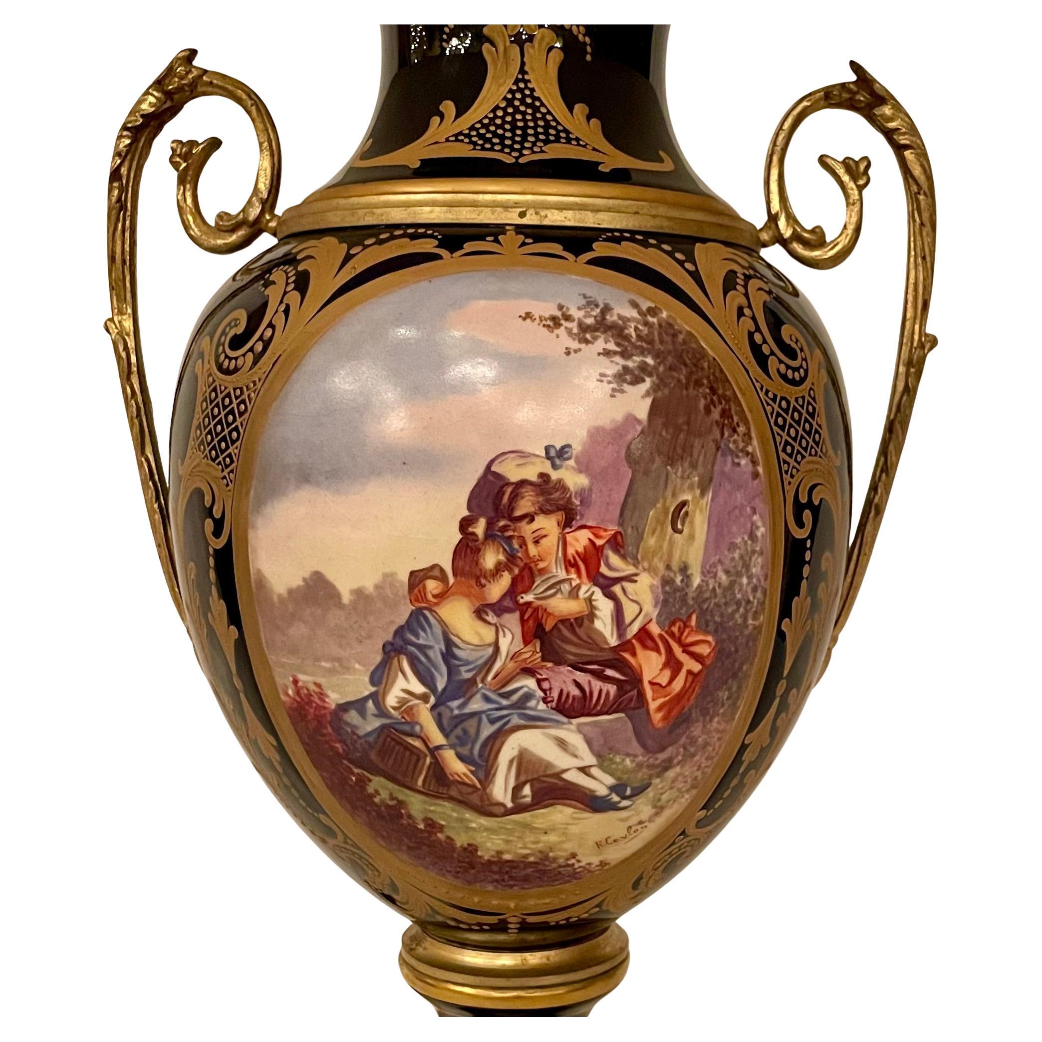 Paire de lampes anciennes en porcelaine de Sèvres et bronze doré Napoléon III Circa 1890 en vente 5