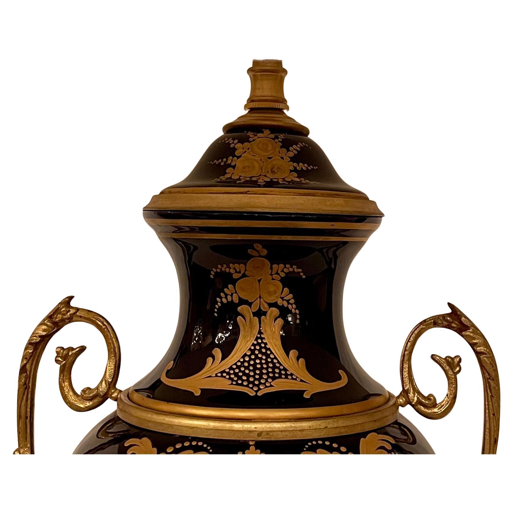 Paire de lampes anciennes en porcelaine de Sèvres et bronze doré Napoléon III Circa 1890 en vente 6