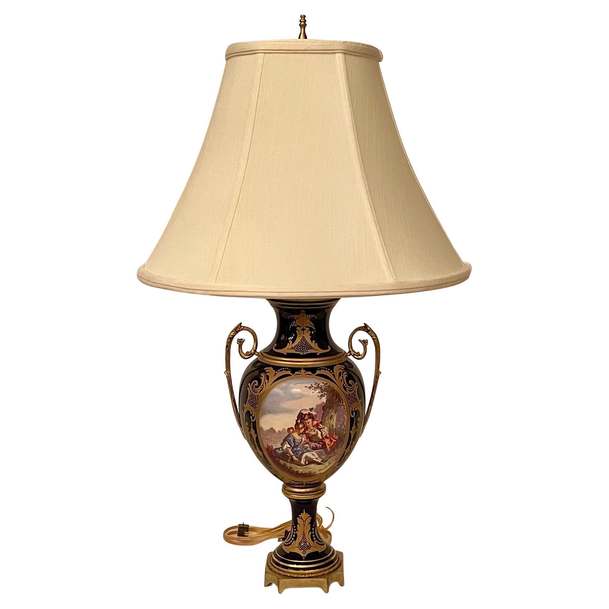Paire de lampes anciennes en porcelaine de Sèvres et bronze doré, Circa 1890.