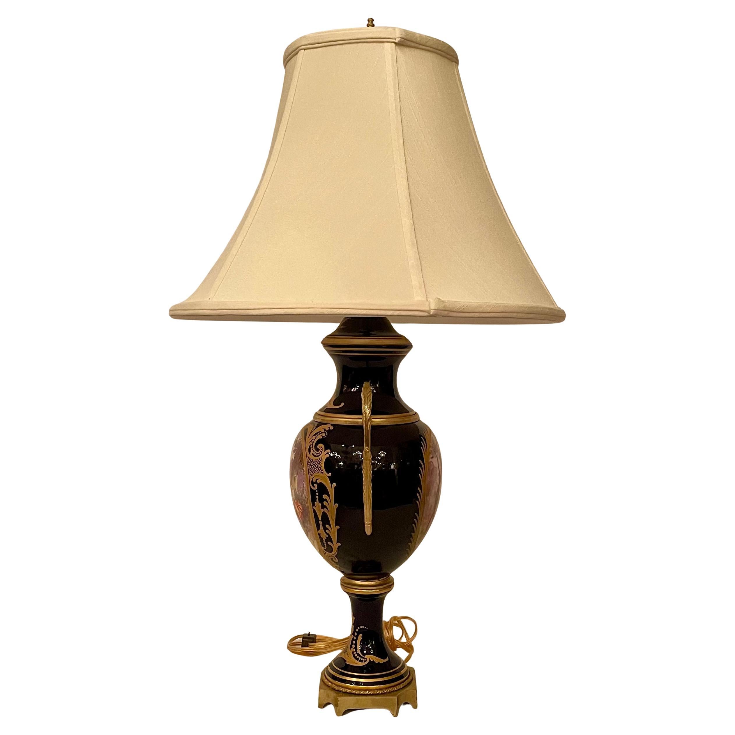 Français Paire de lampes anciennes en porcelaine de Sèvres et bronze doré Napoléon III Circa 1890 en vente