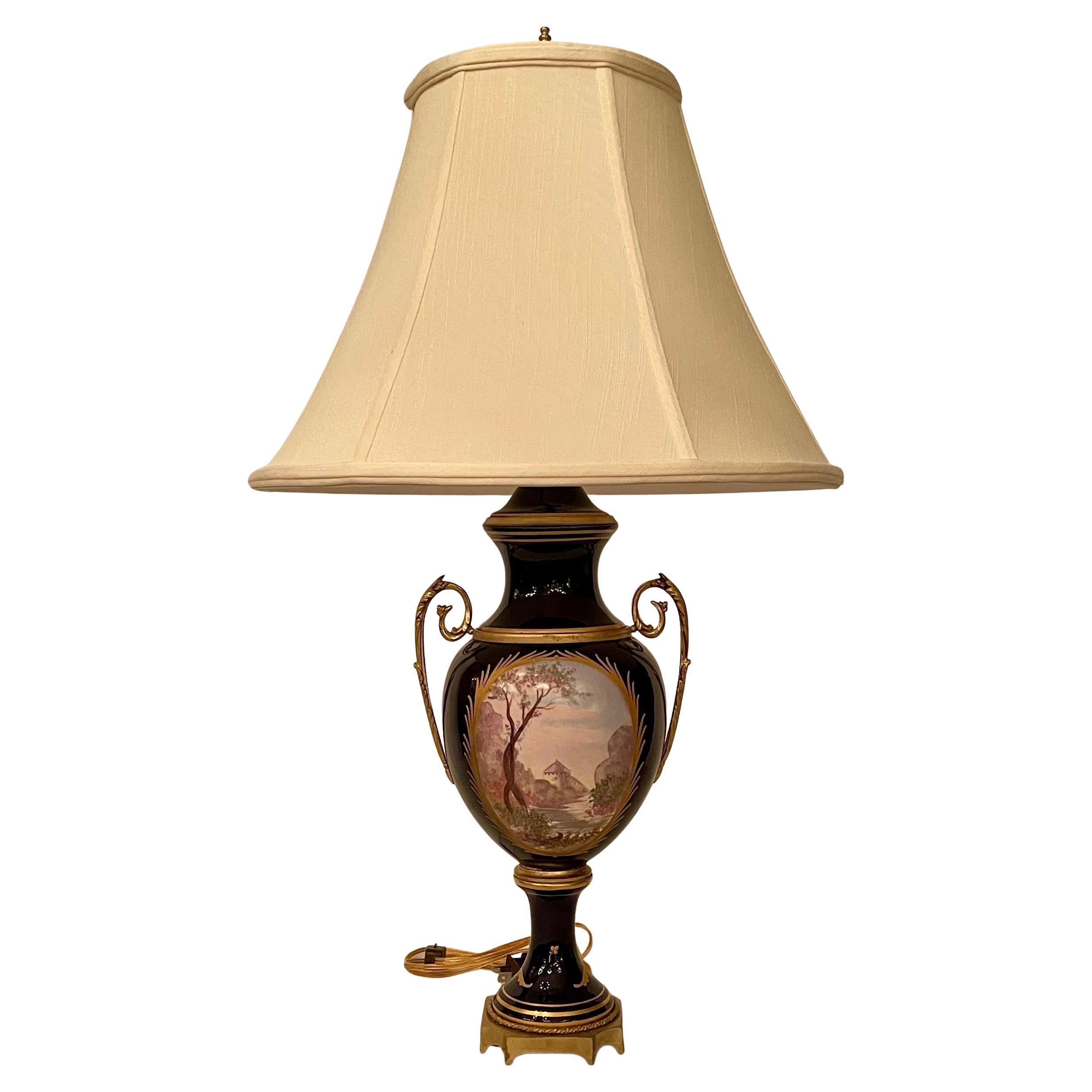 Paire de lampes anciennes en porcelaine de Sèvres et bronze doré Napoléon III Circa 1890 Bon état - En vente à New Orleans, LA