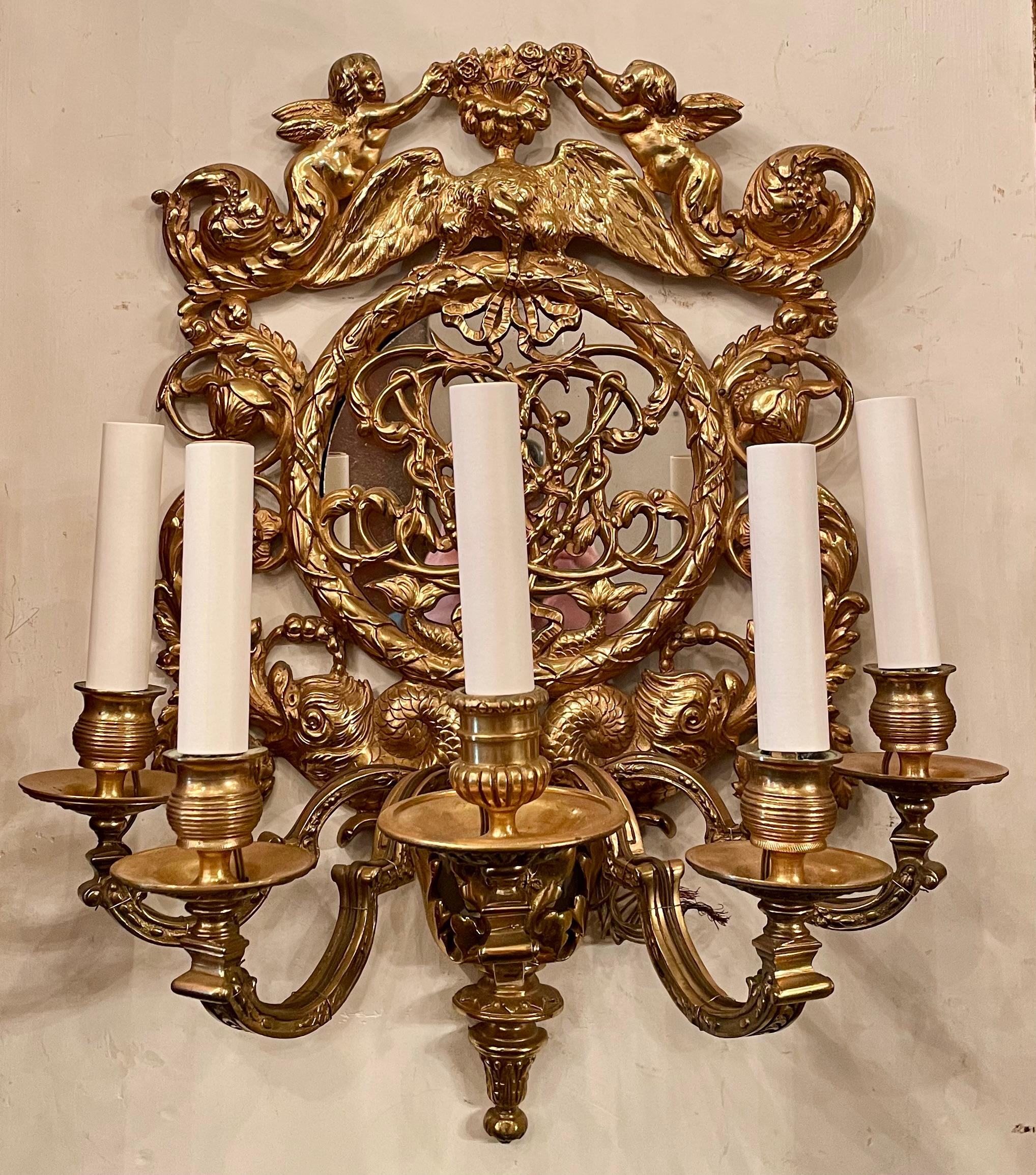 Néoclassique Paire d'appliques murales à 5 lumières en bronze de style néo-classique français, Circa 1900. en vente
