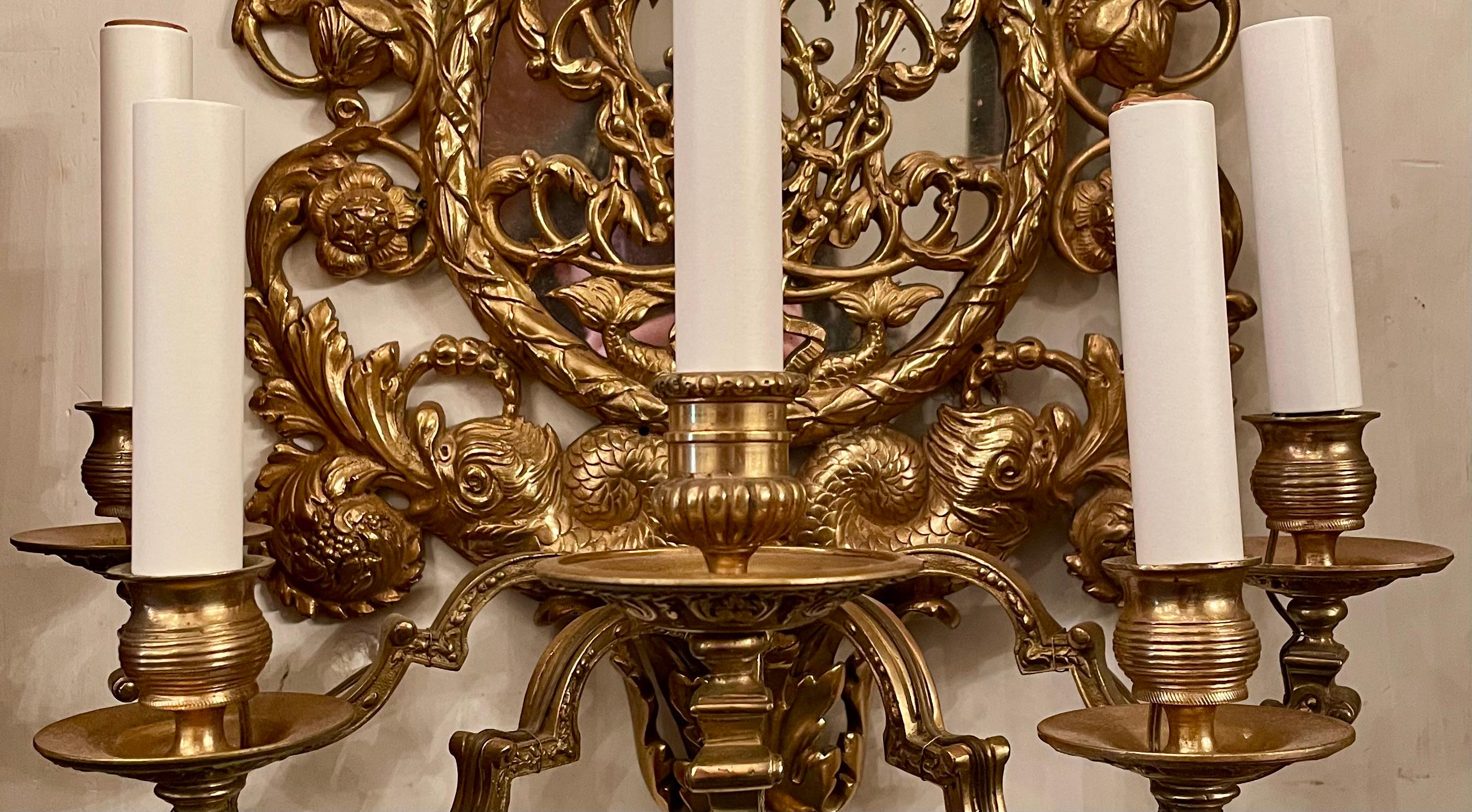 Paire d'appliques murales à 5 lumières en bronze de style néo-classique français, Circa 1900. Bon état - En vente à New Orleans, LA