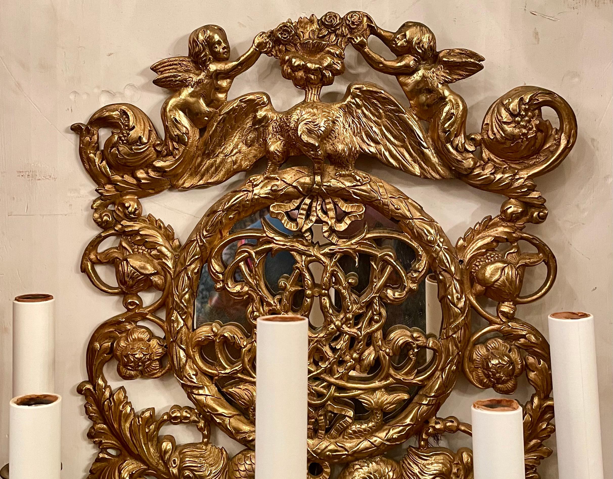 Bronze Paire d'appliques murales à 5 lumières en bronze de style néo-classique français, Circa 1900. en vente
