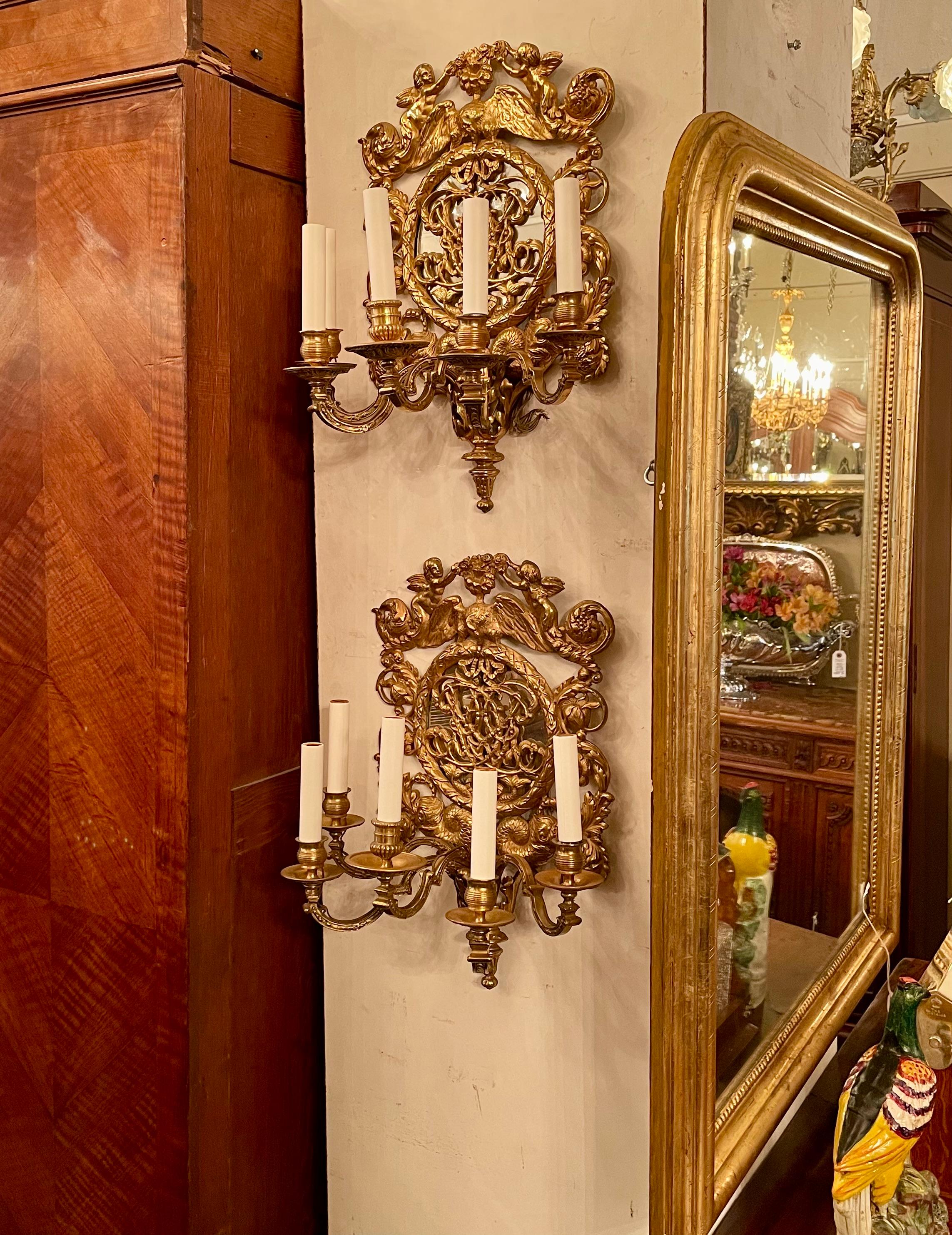Paire d'appliques murales à 5 lumières en bronze de style néo-classique français, Circa 1900. en vente 1