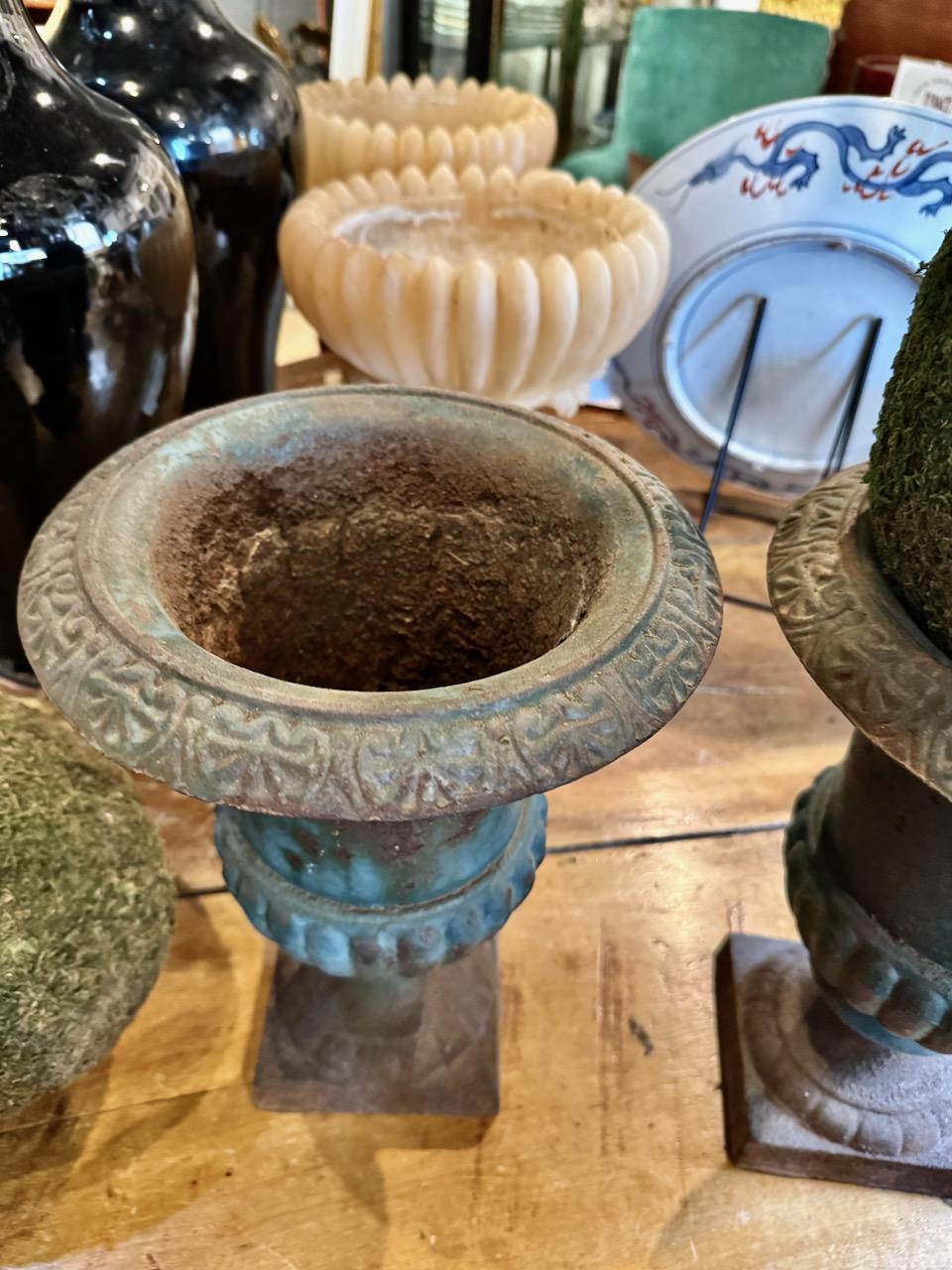 Pair Antique French Neoclassical Cast Iron Urns For Sale 1
