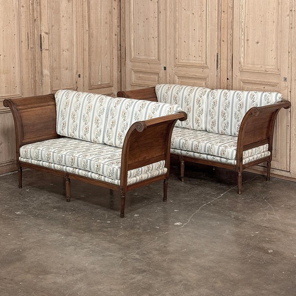 Par de Camas de Día Neoclásicas Antique French ~ Chaise Lounges Luis XVI en venta
