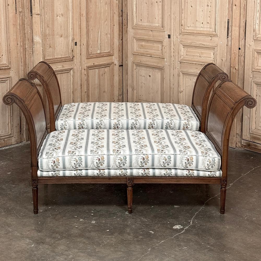 Par de Camas de Día Neoclásicas Antique French ~ Chaise Lounges Francés en venta