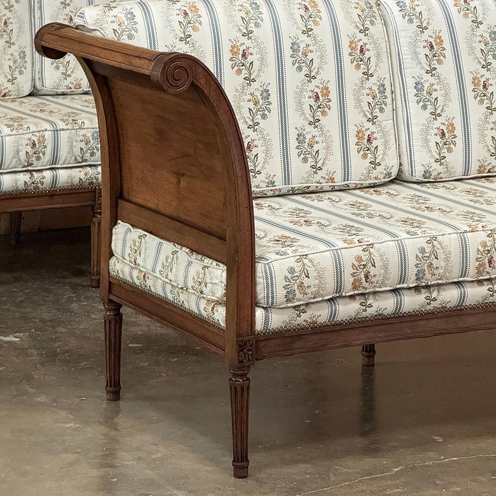 Par de Camas de Día Neoclásicas Antique French ~ Chaise Lounges Tela en venta