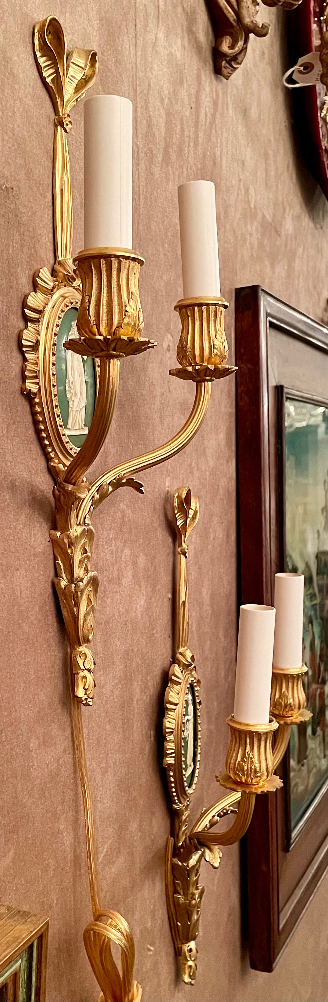 Coppia di antiche lampade francesi in porcellana Ormolu e Wedgwood, CIRCA 1885-1895. in vendita 4