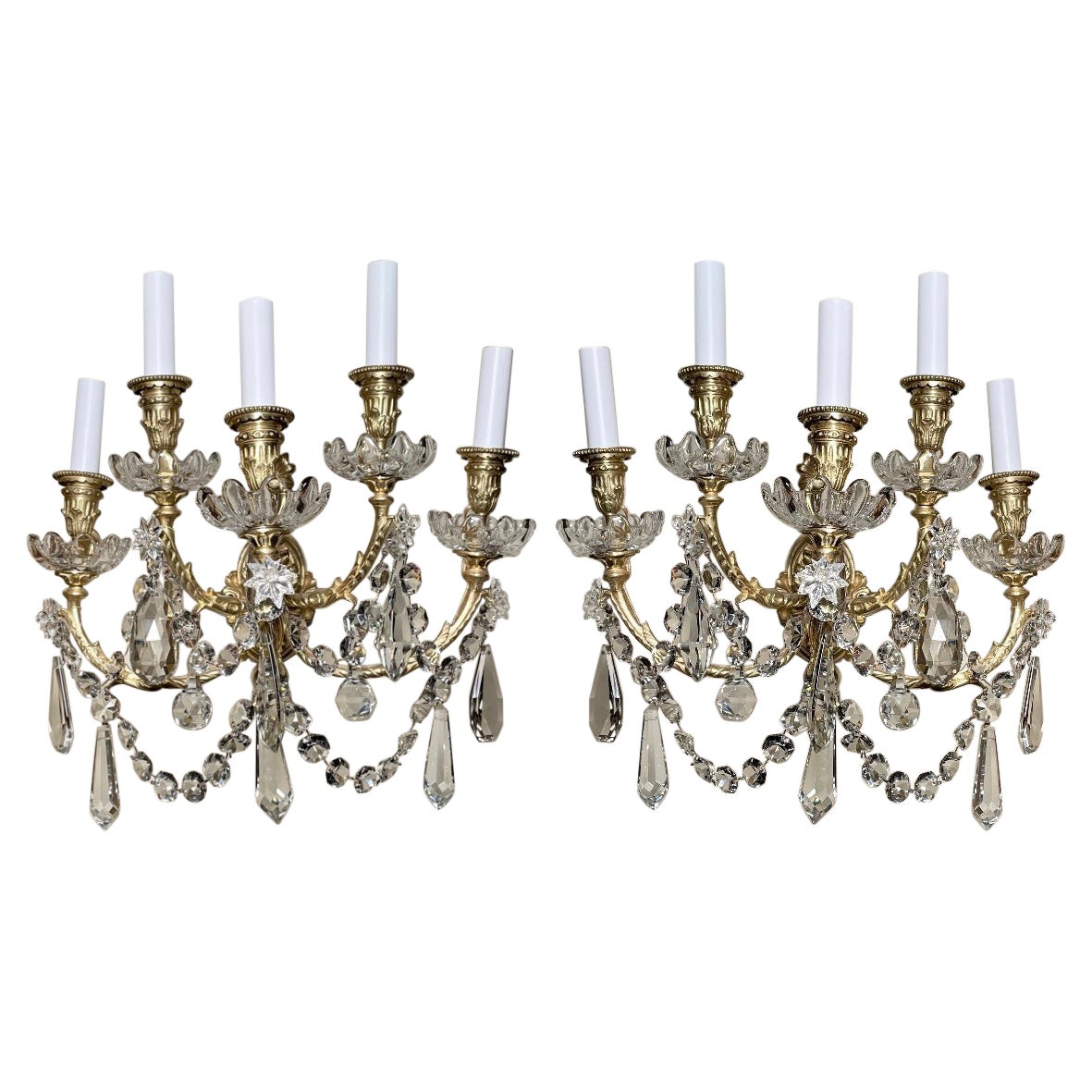 Paire d'appliques françaises anciennes à 5 lumières en bronze doré et cristal de Baccarat, vers 1890