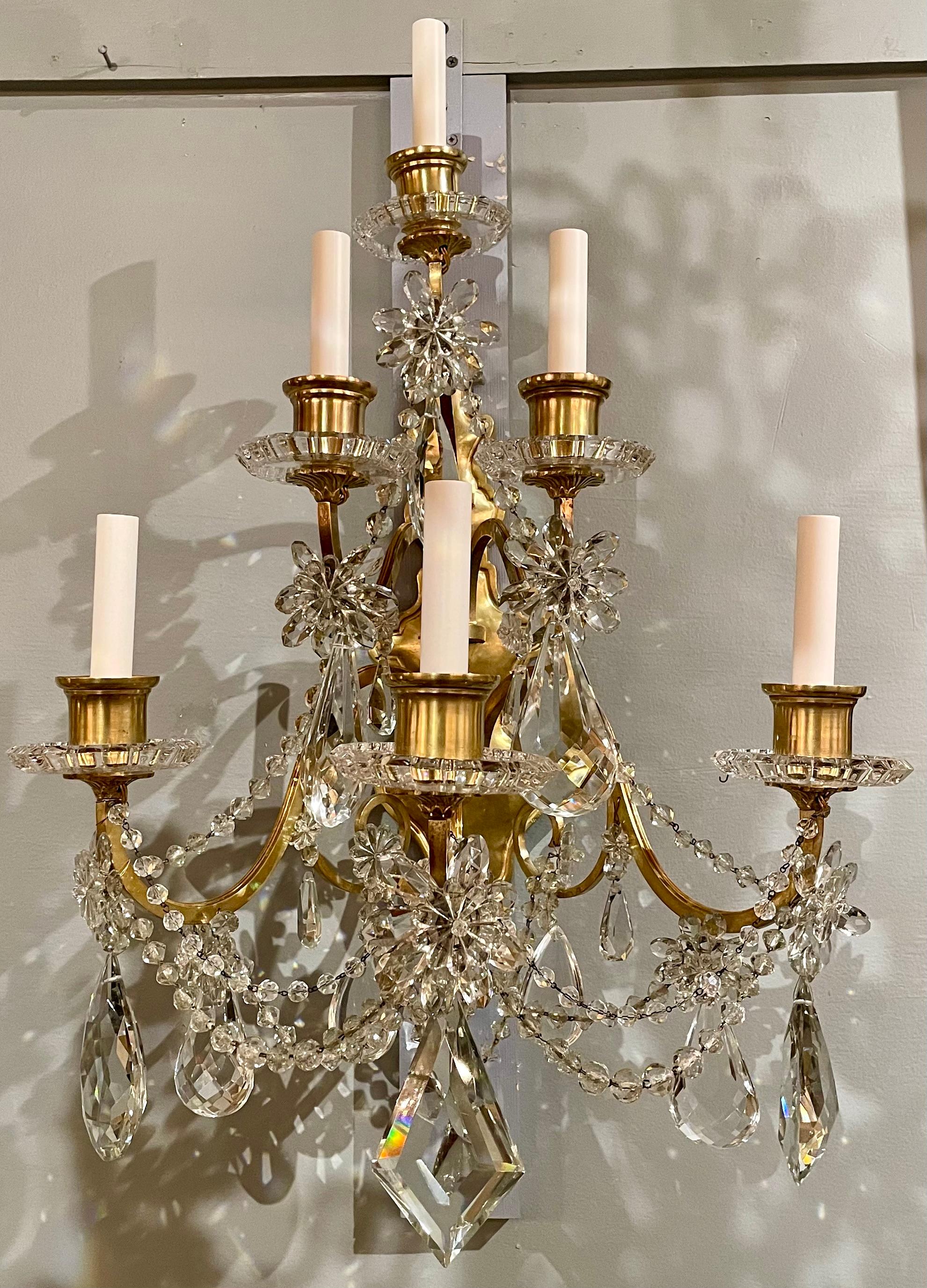Français Paire d'appliques anciennes en bronze doré et cristal de Baccarat Circa 1885 en vente