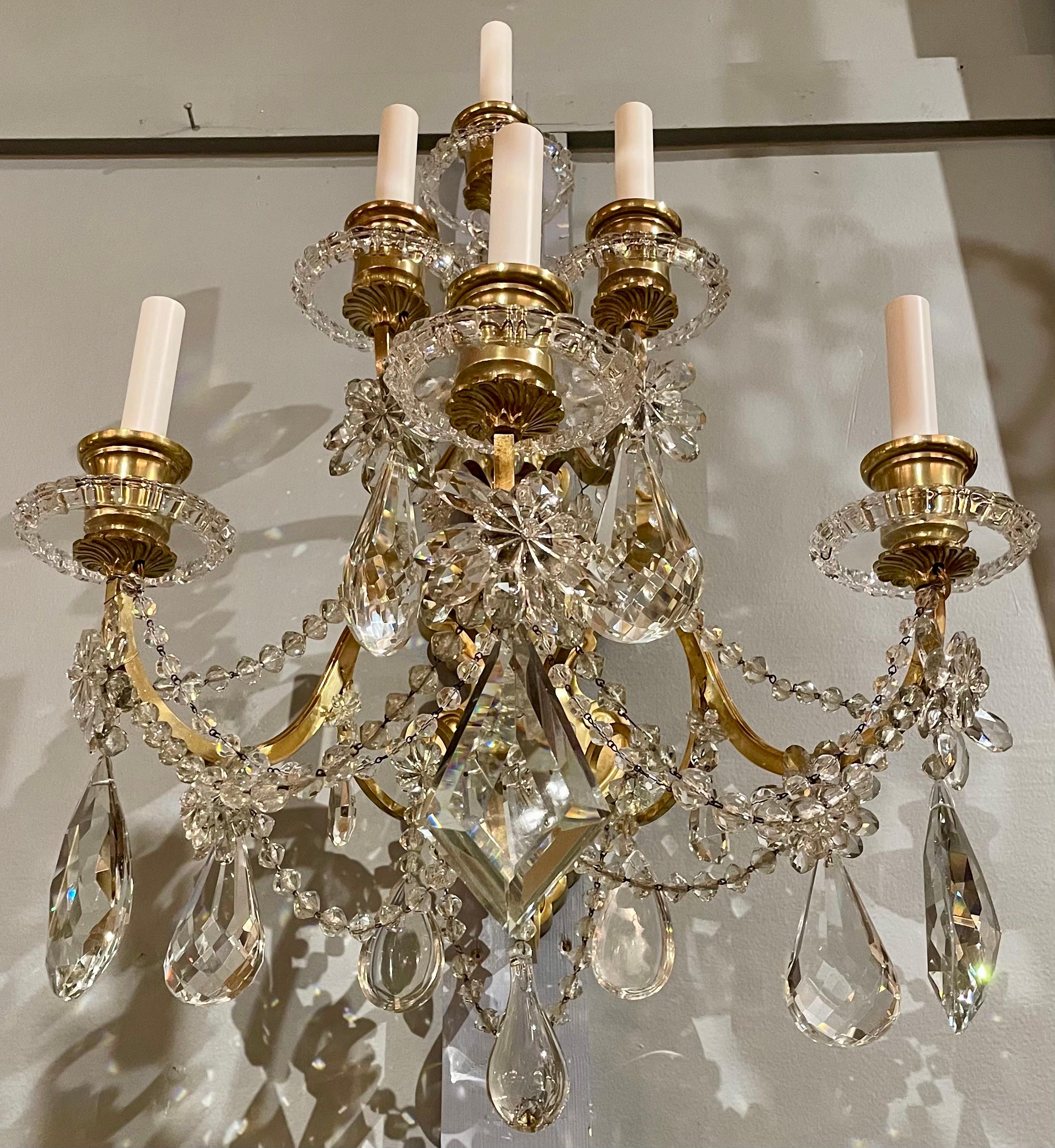 Paire d'appliques anciennes en bronze doré et cristal de Baccarat Circa 1885 Bon état - En vente à New Orleans, LA