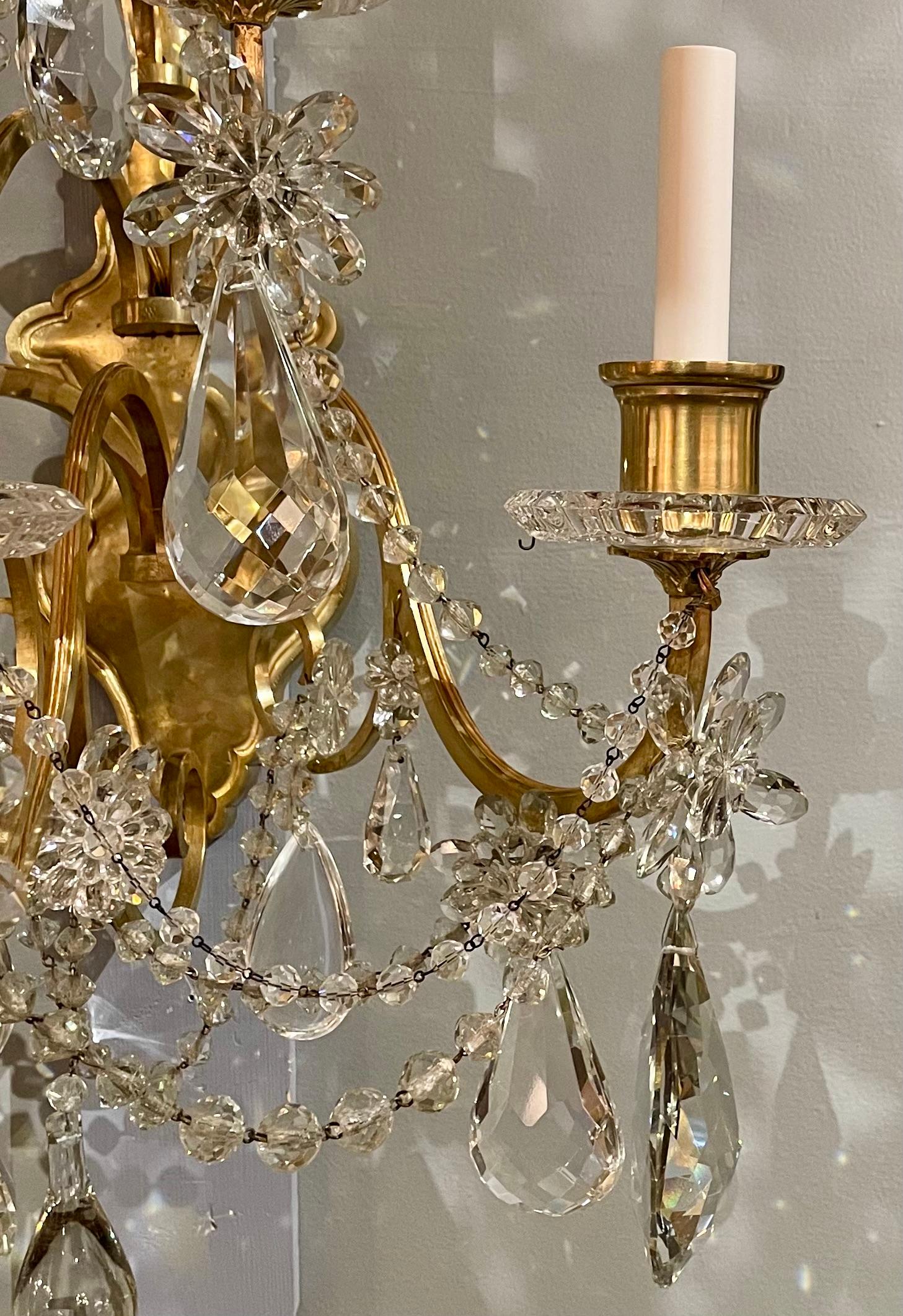 Bronze Paire d'appliques anciennes en bronze doré et cristal de Baccarat Circa 1885 en vente