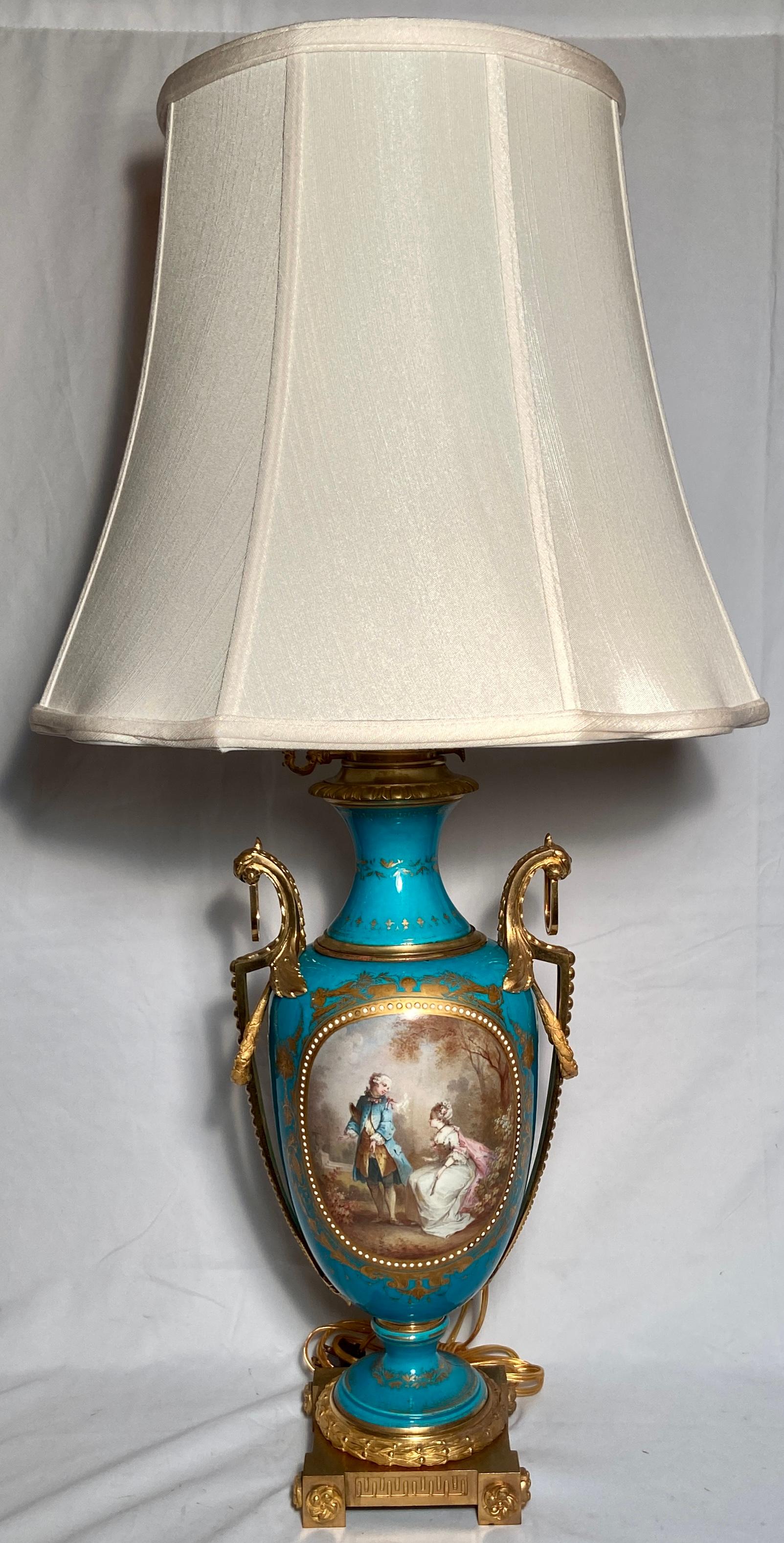 Paire de lampes anciennes en porcelaine bleue 